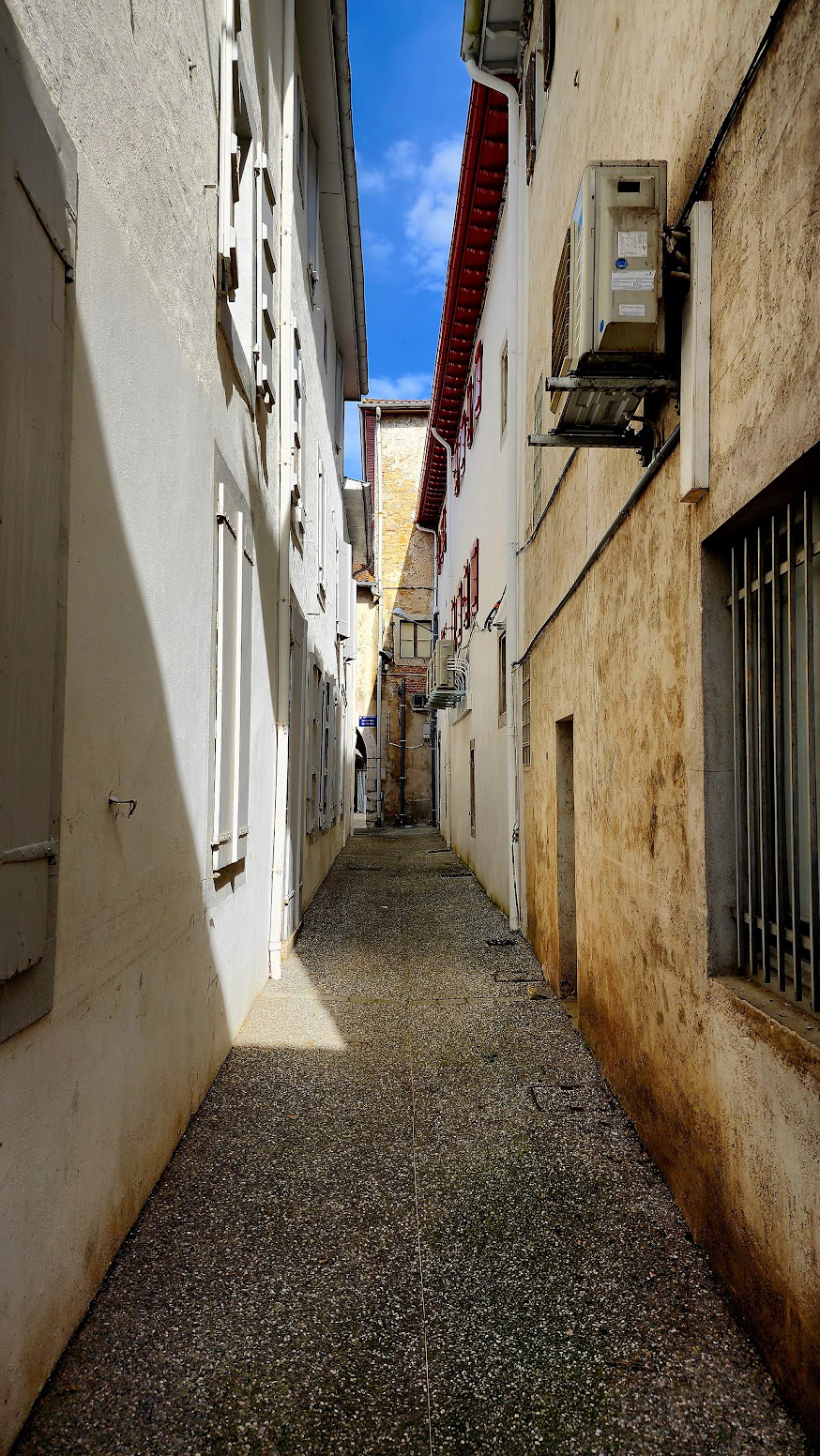 ALLEY