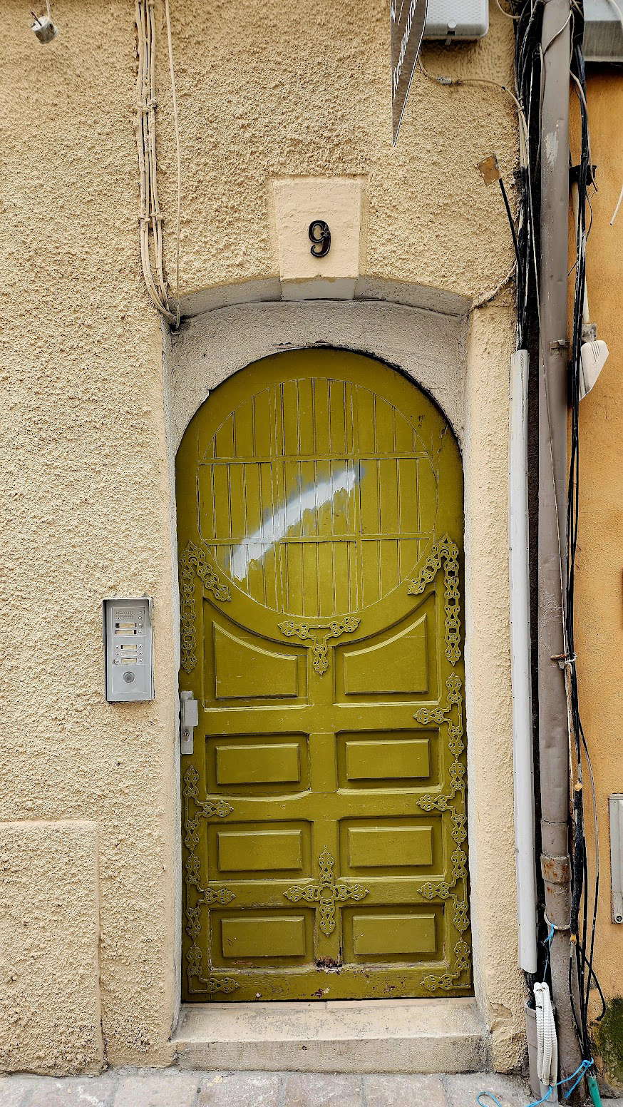 DOOR