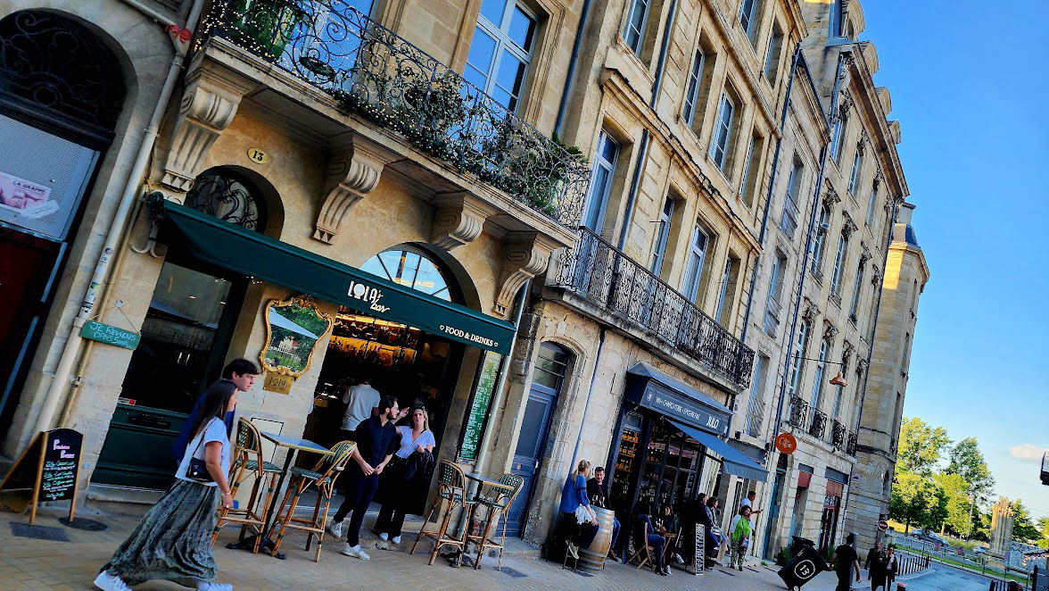 Street Scene in Bordeaux