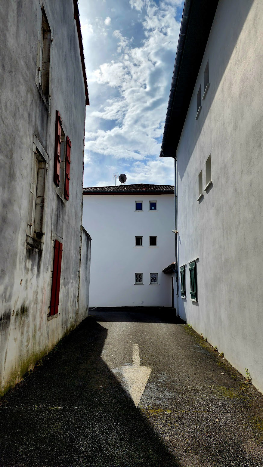 ALLEY