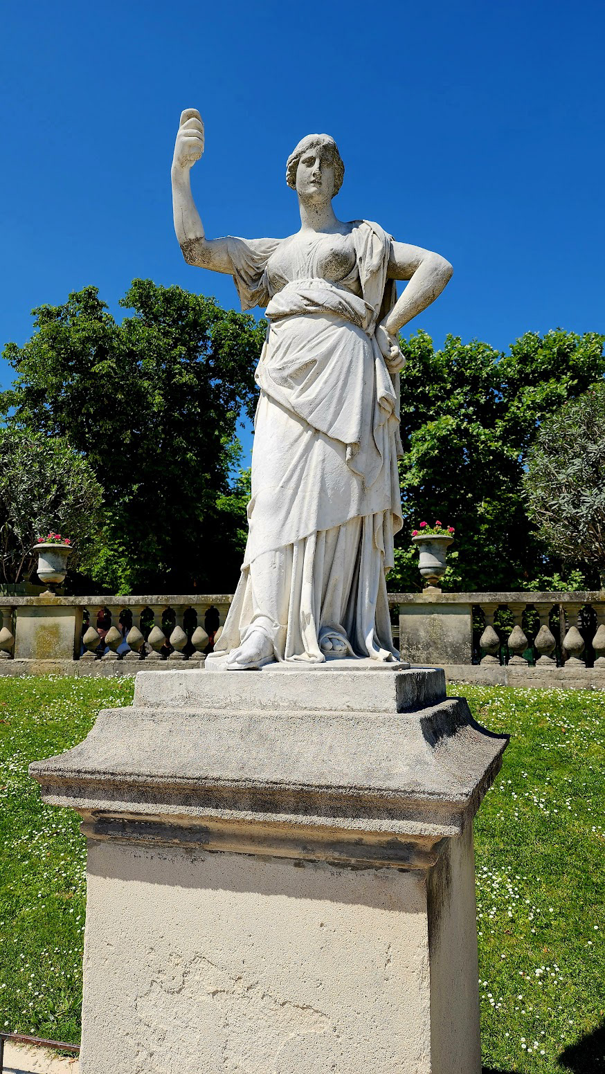 Statue in Jardin du Luxemburg Paris