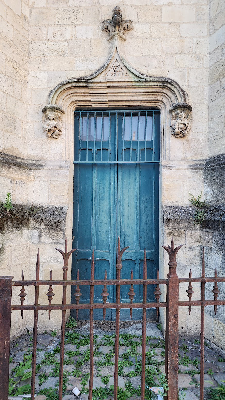 Door in Bordeaux