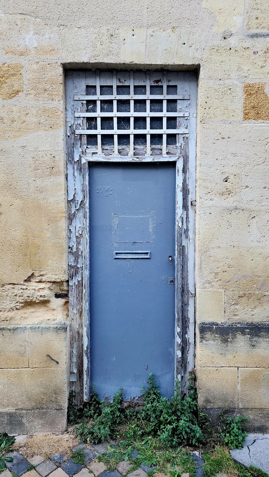 Door in Bordeaux