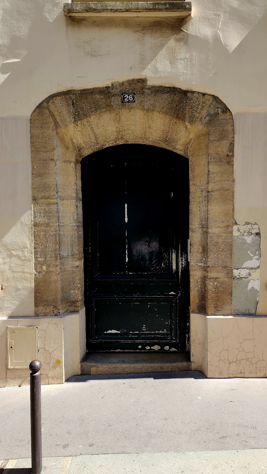 Door in Pau