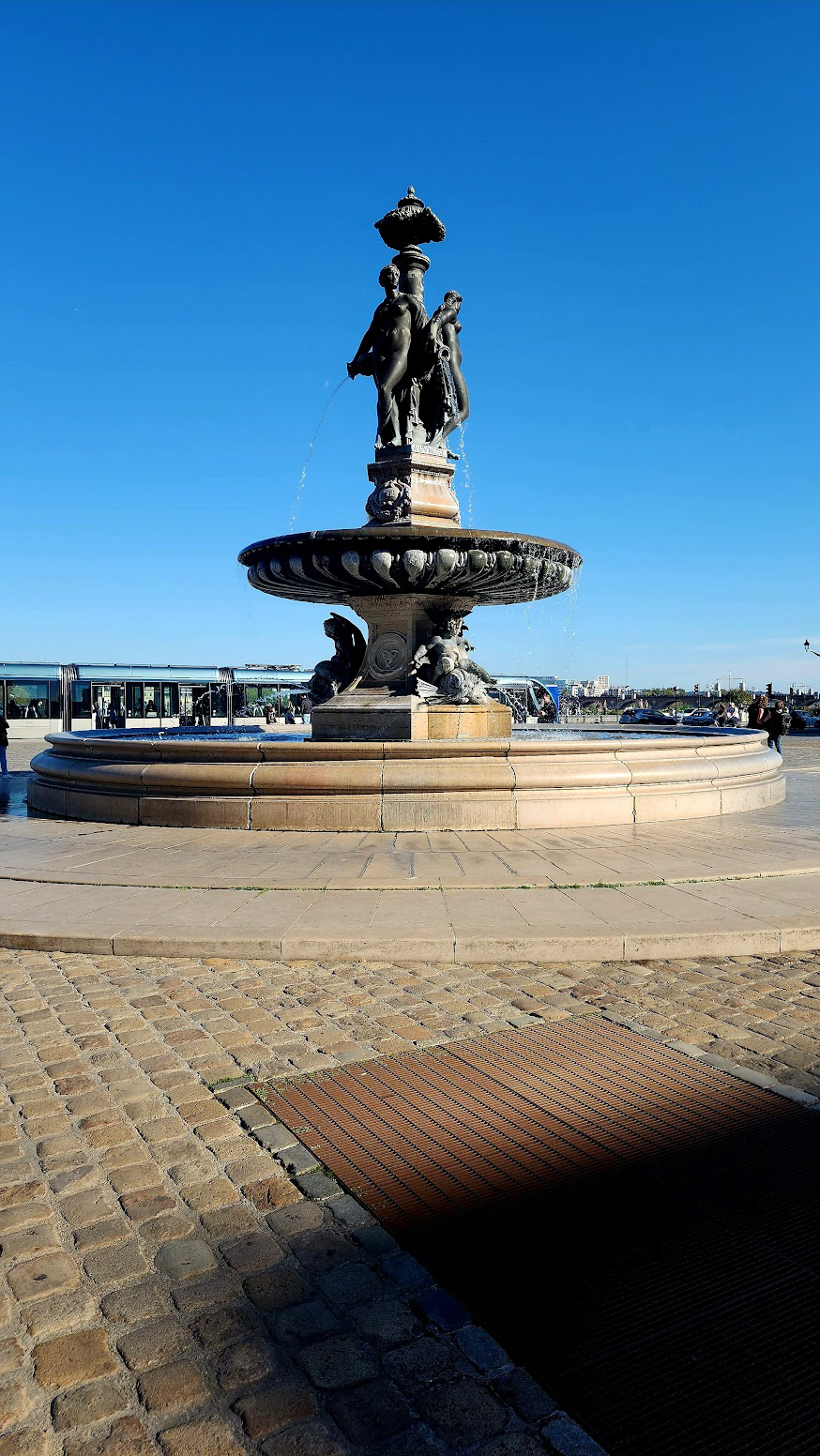 fountain in plce de la bourse