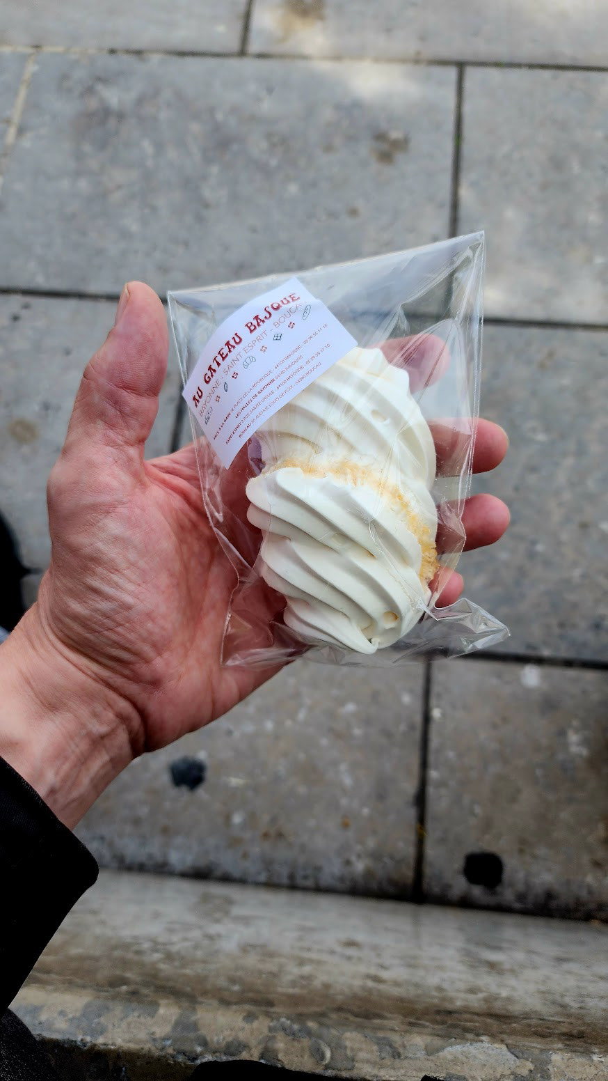 Meringue Rocher in Bayonne