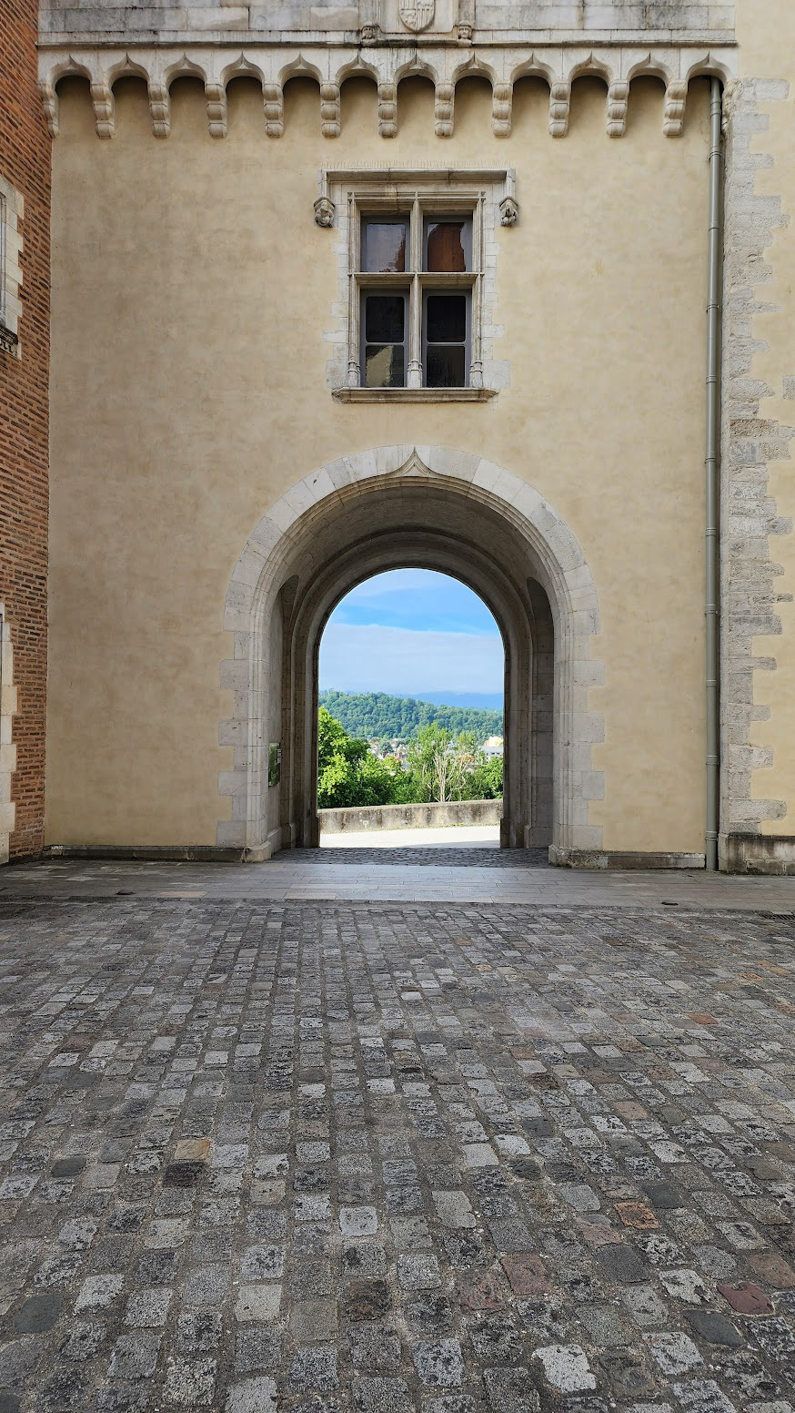 Arch in Pau