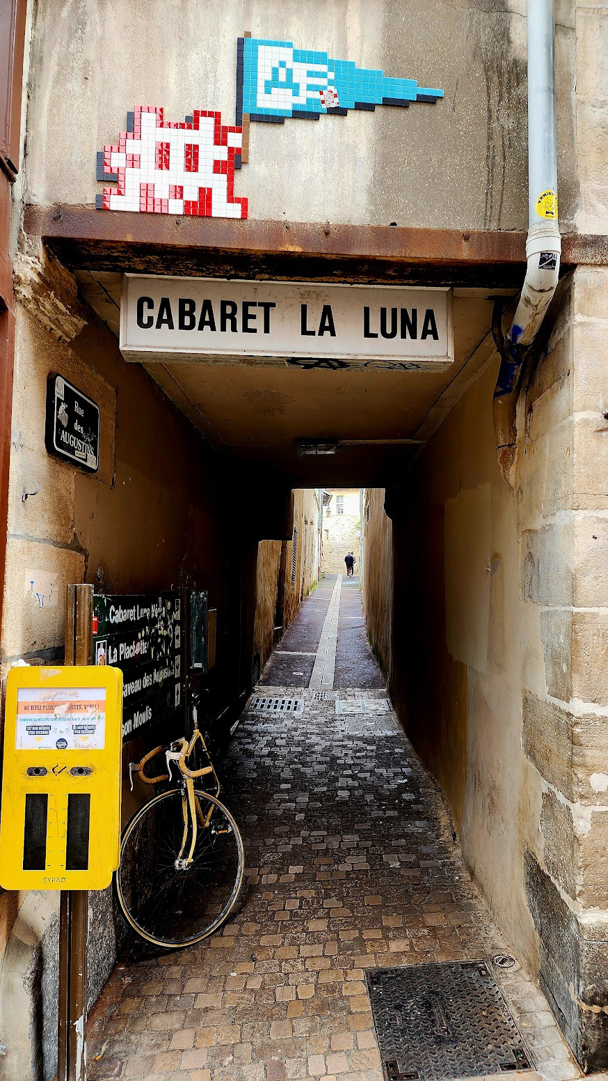 Cabaret La Luna Passage