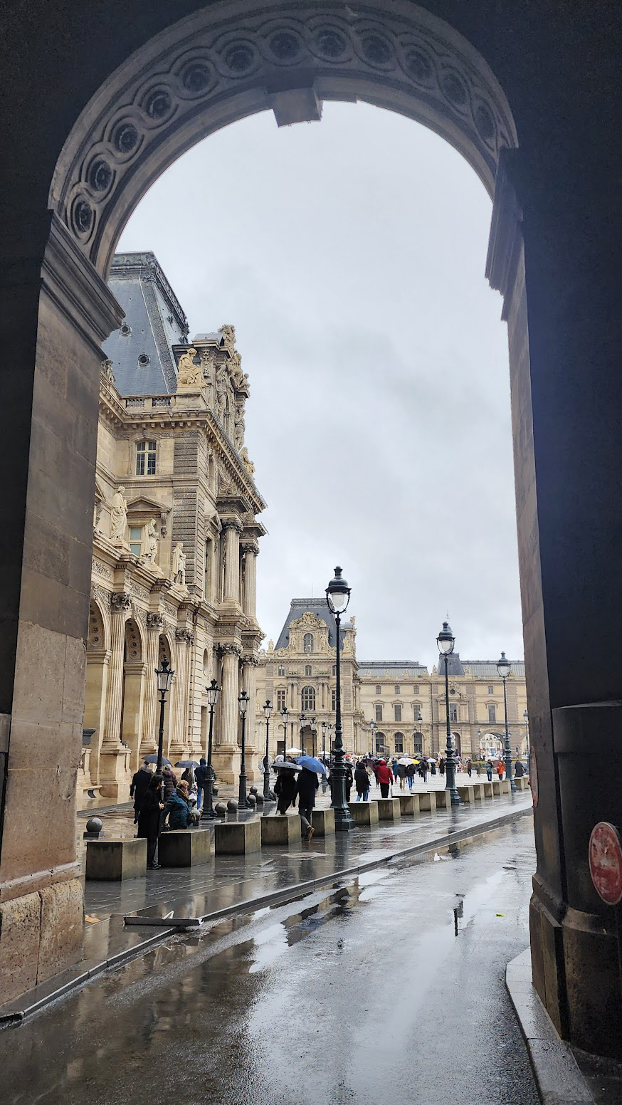 LOUVRE