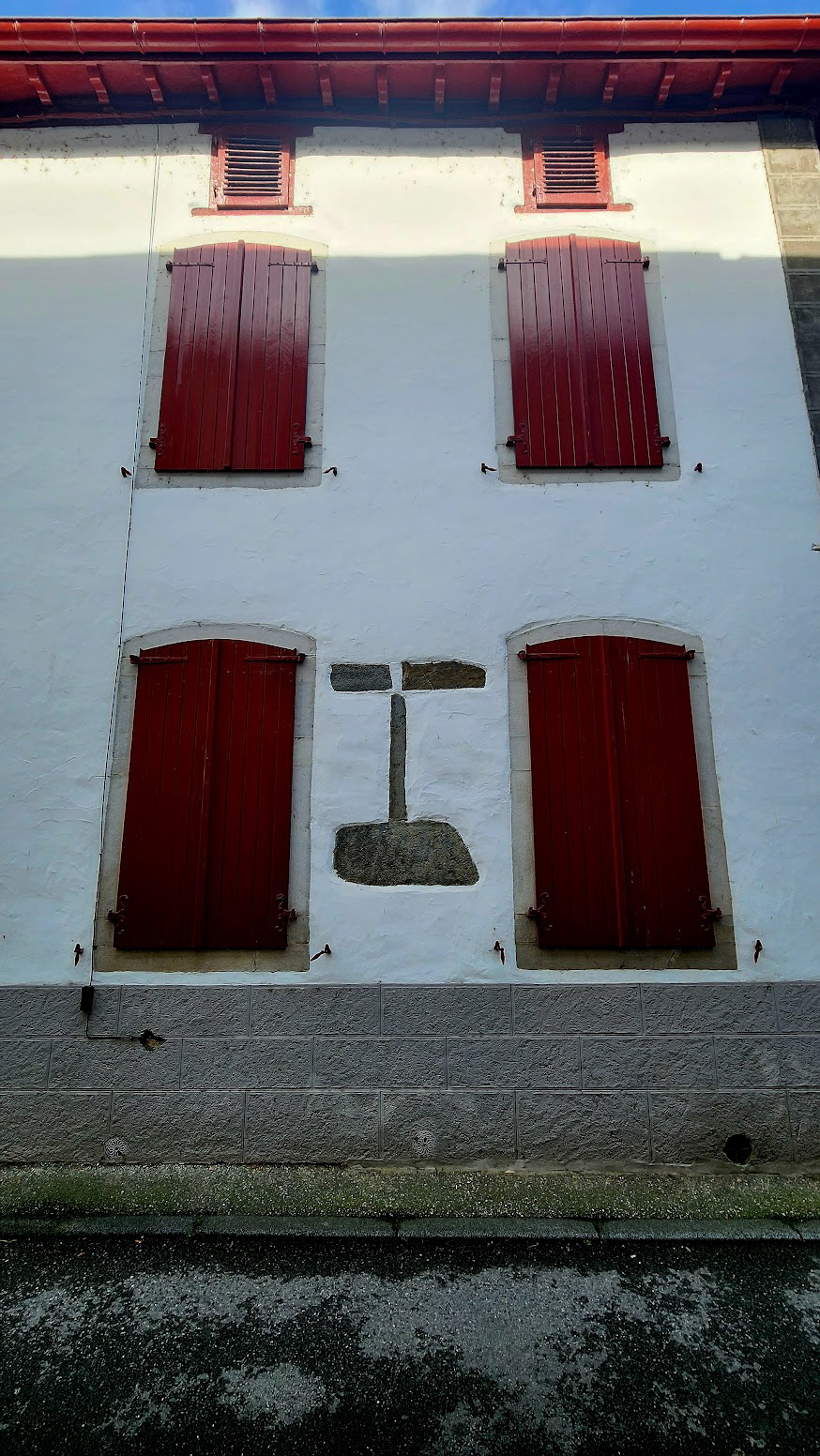 BASQUE WINDOWS