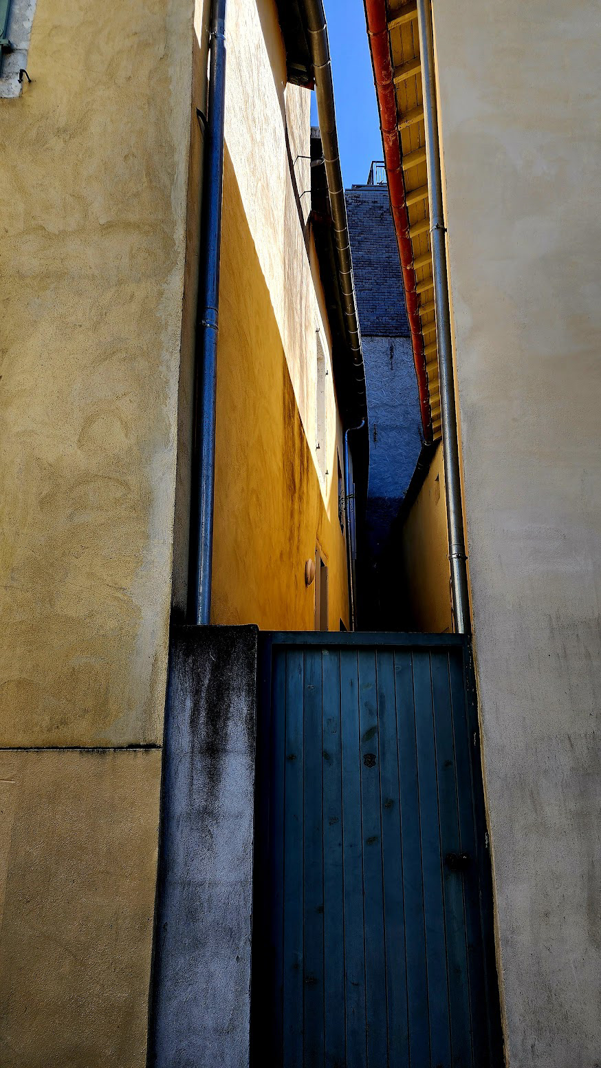 ABSTRACT ARCHITECTURAL DETAIL