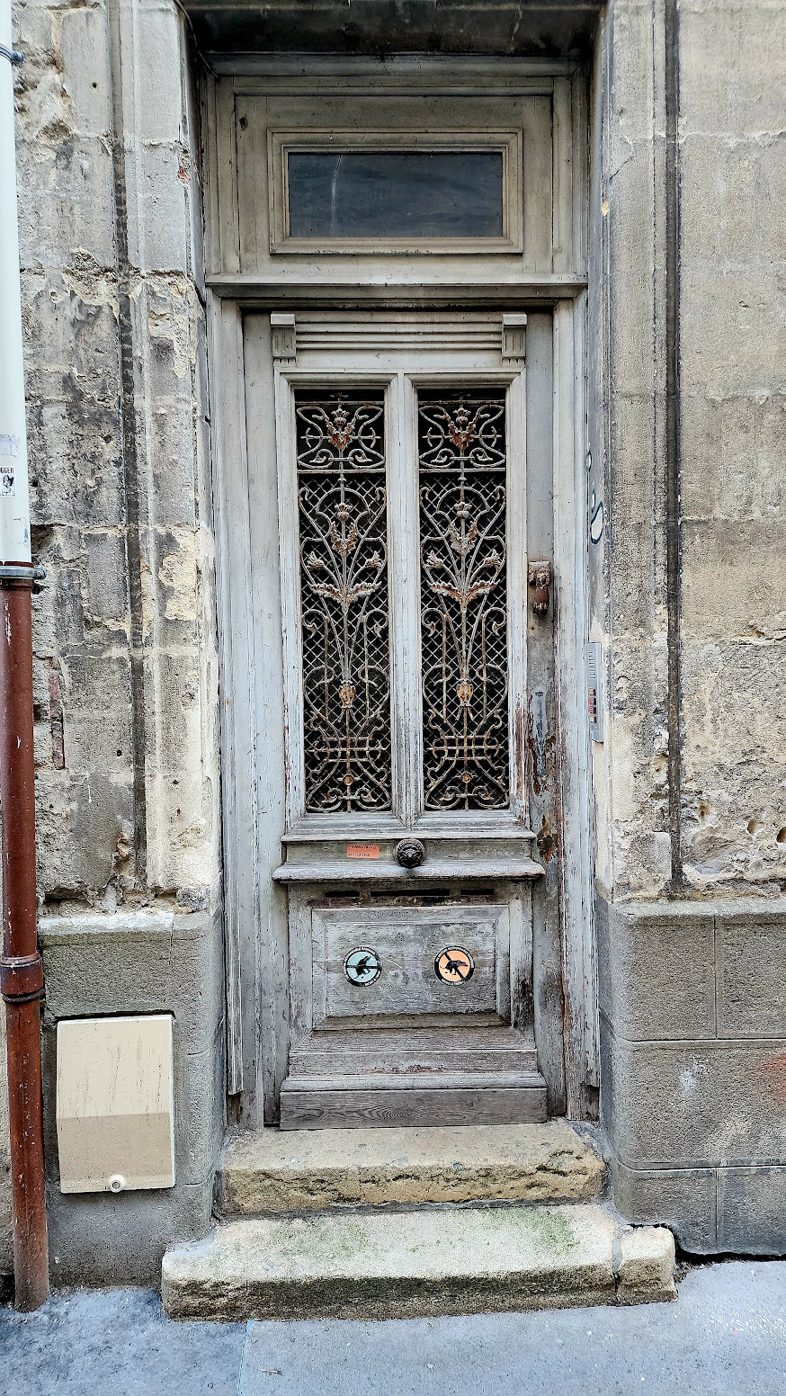 Door in Bordeaux