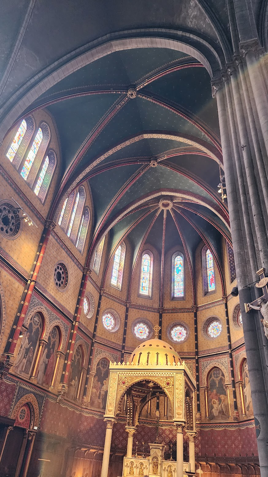 Inside Eglise in Pau
