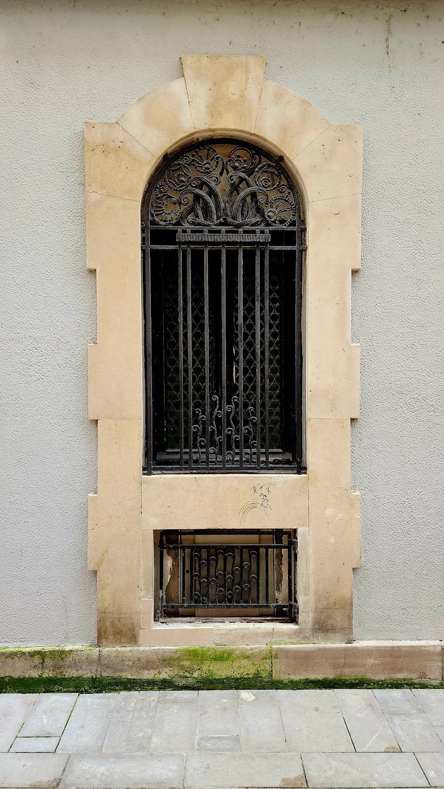 Doorway in Dax