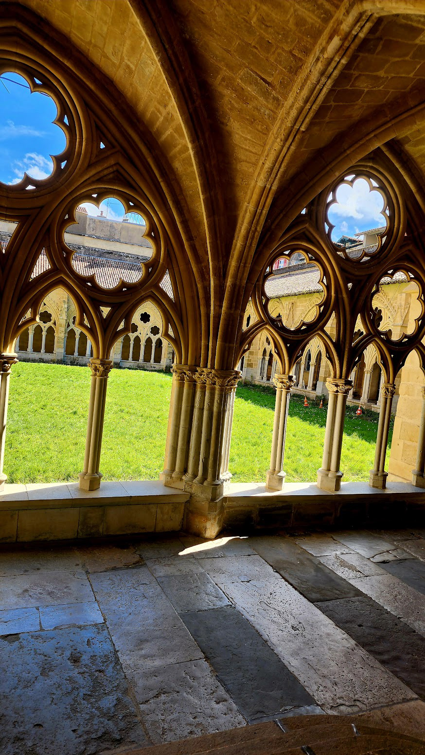 GOTHIC ARCHITECTURAL ELEMENT