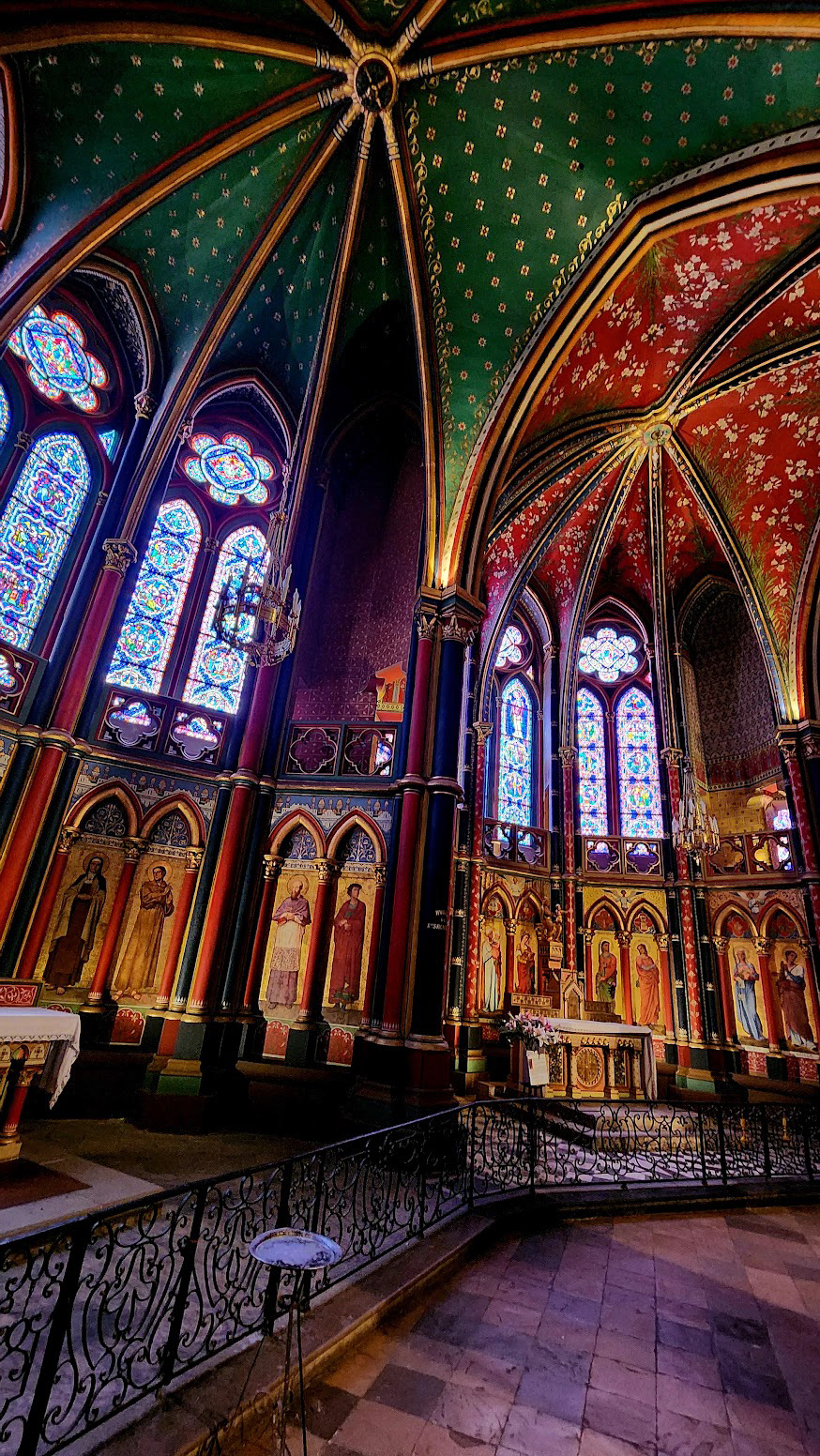 Inside Eglise in Bayonne