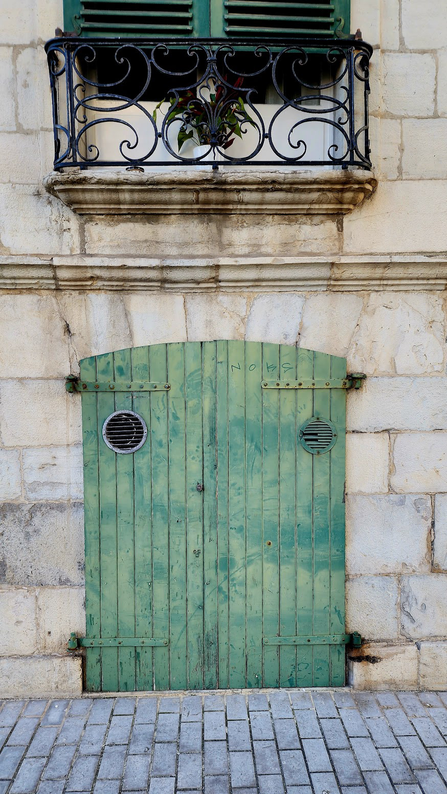 ARCHITECTURAL ELEMENT DOORWAY