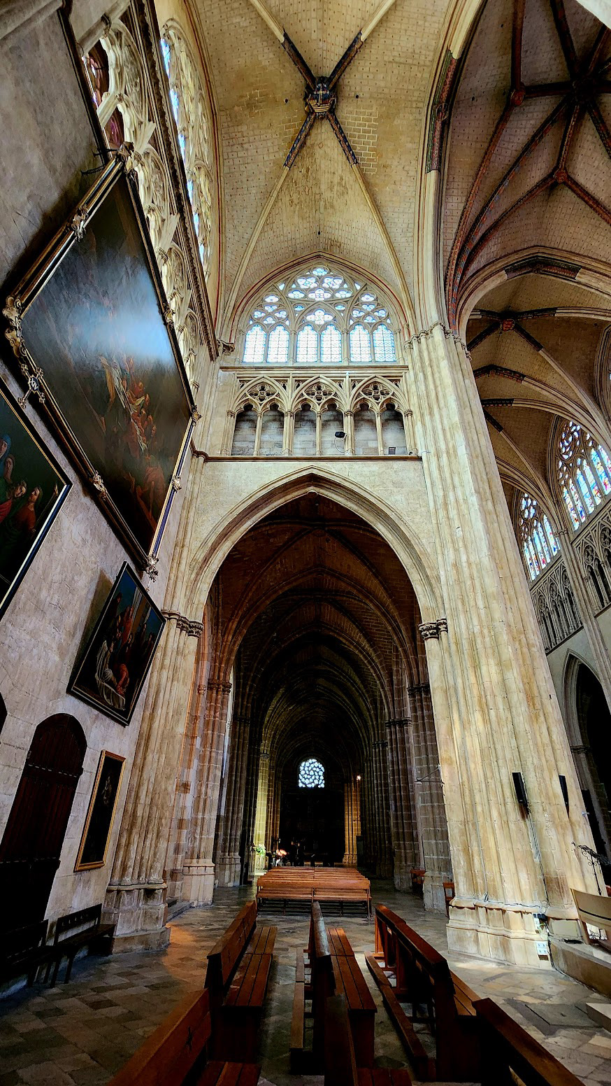 Inside Eglise in Bayonne
