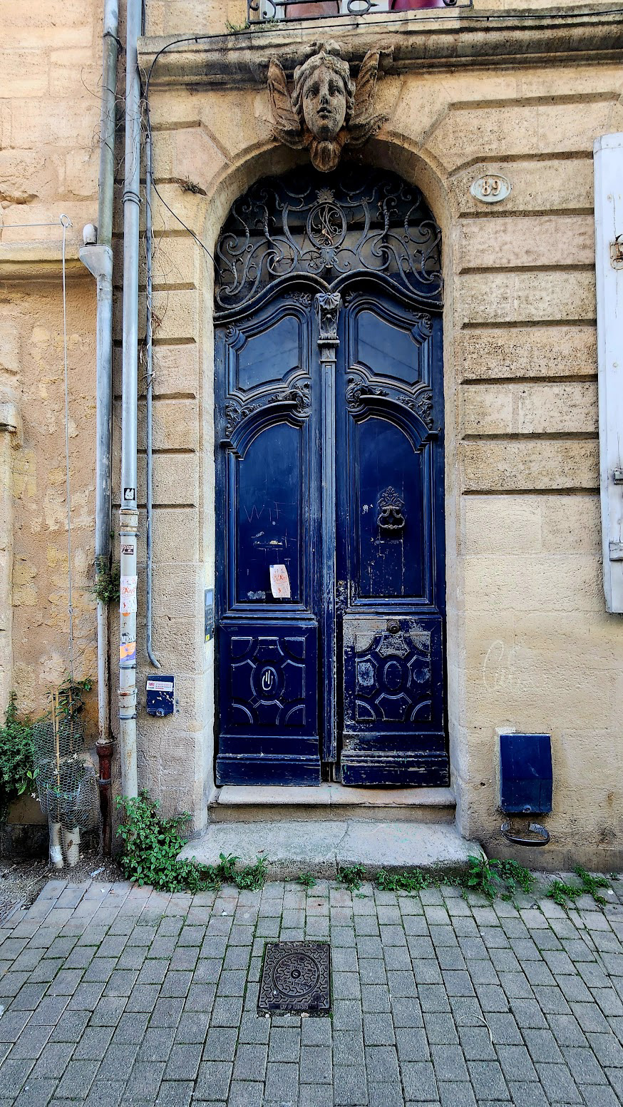 Door Bordeaux