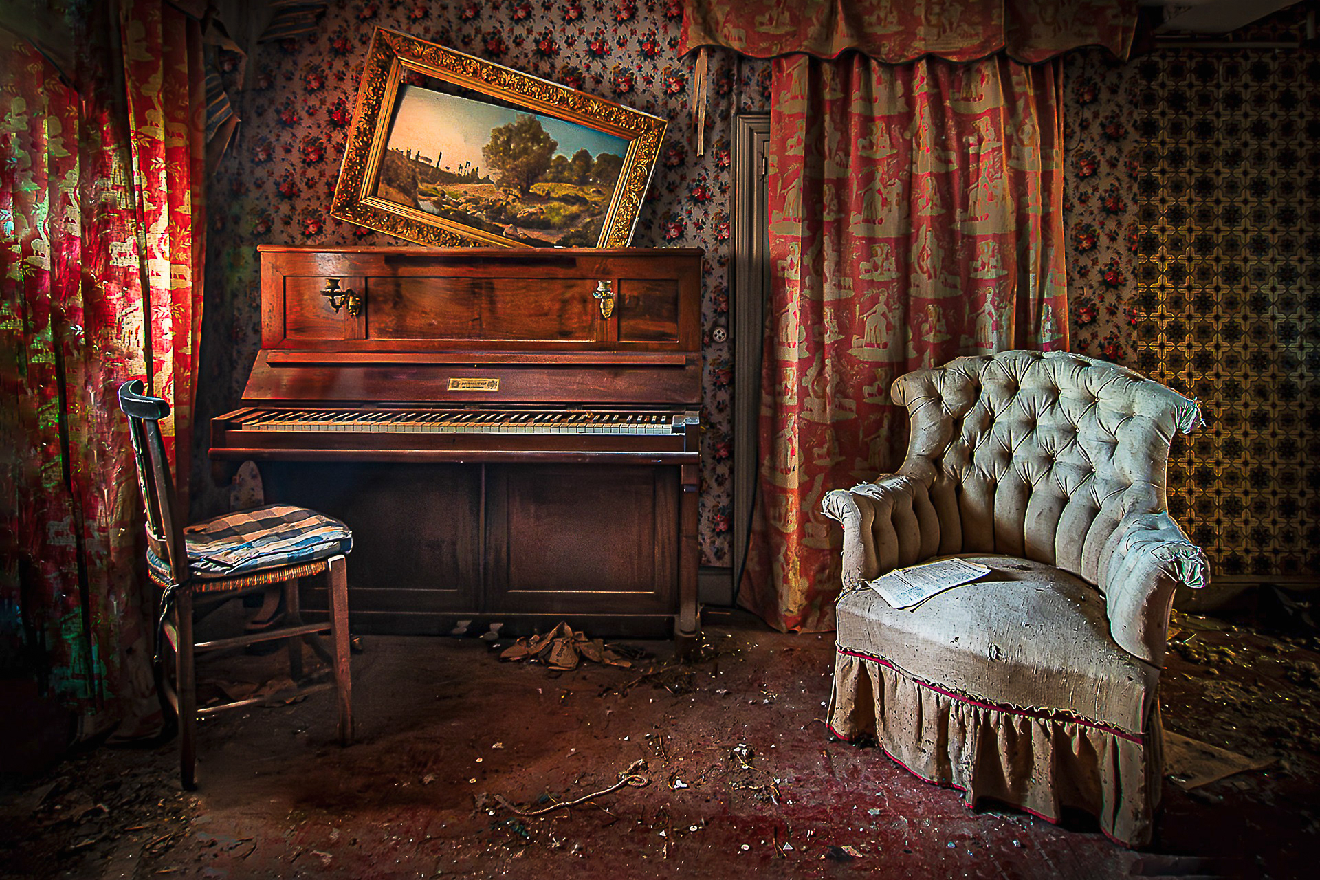 Le piano place rouge