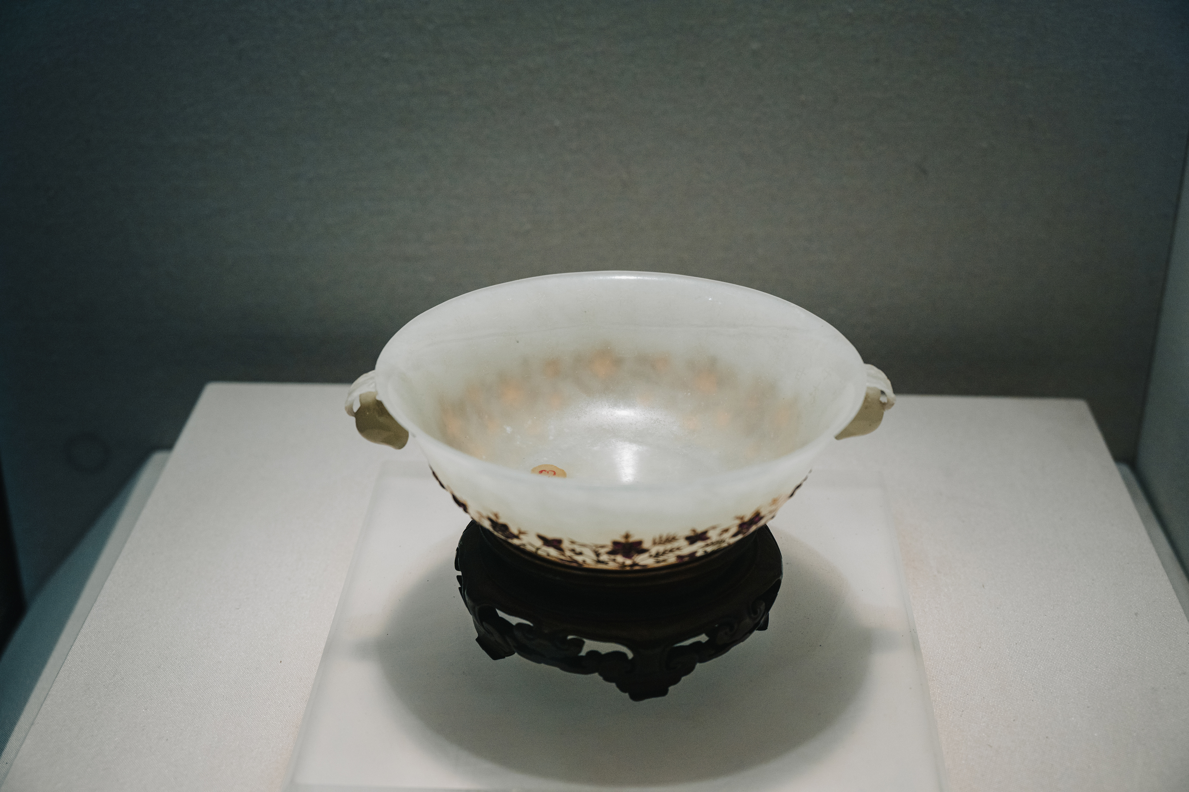 白玉错金嵌宝石碗