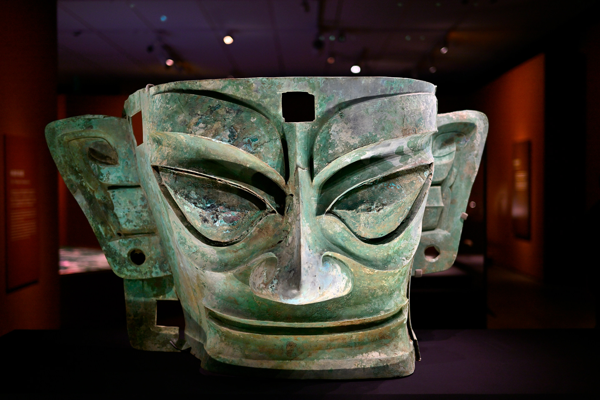 凝视三星堆 - 大面具