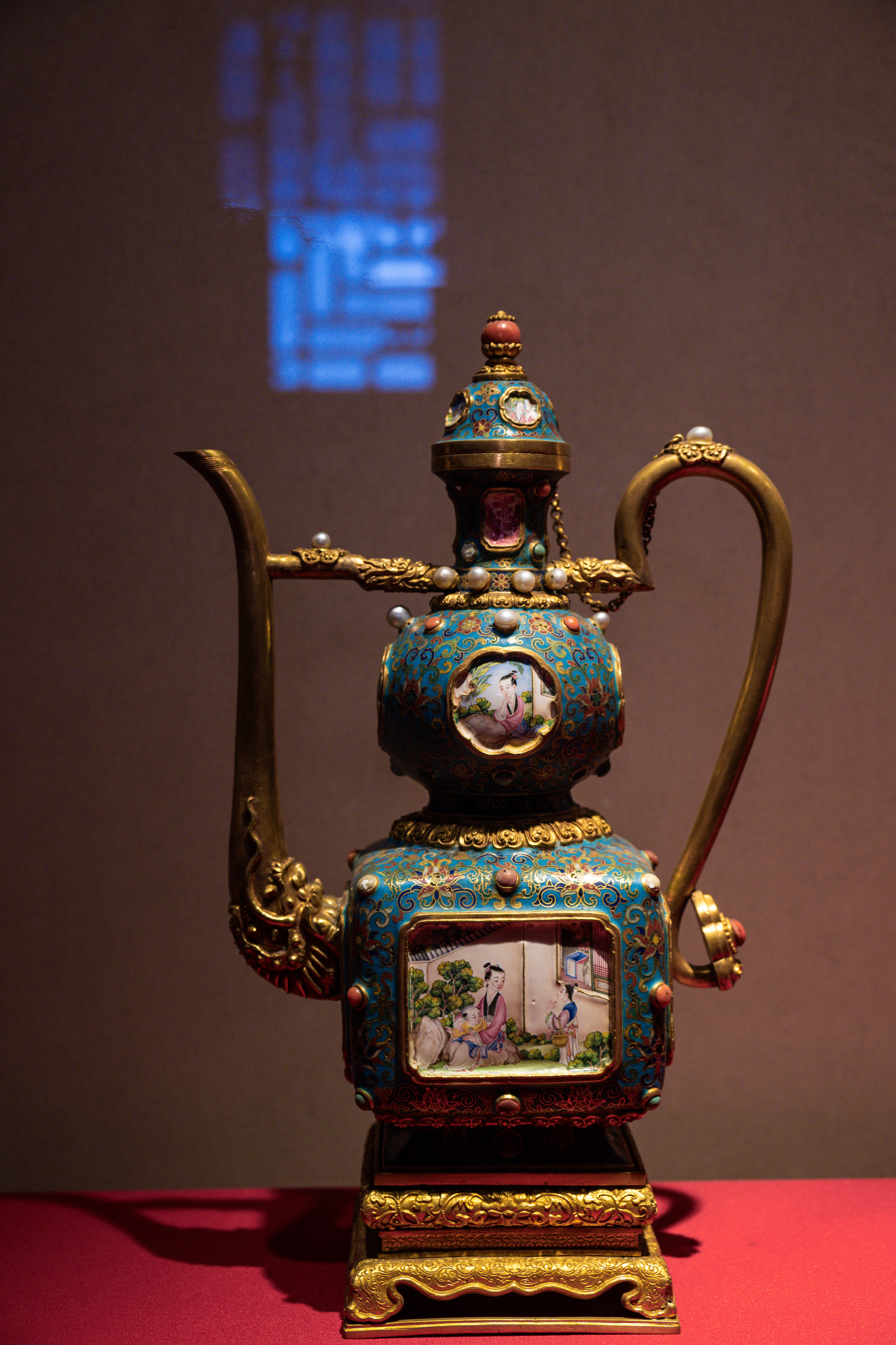 金胎掐丝珐琅嵌画人物图葫芦式执壶