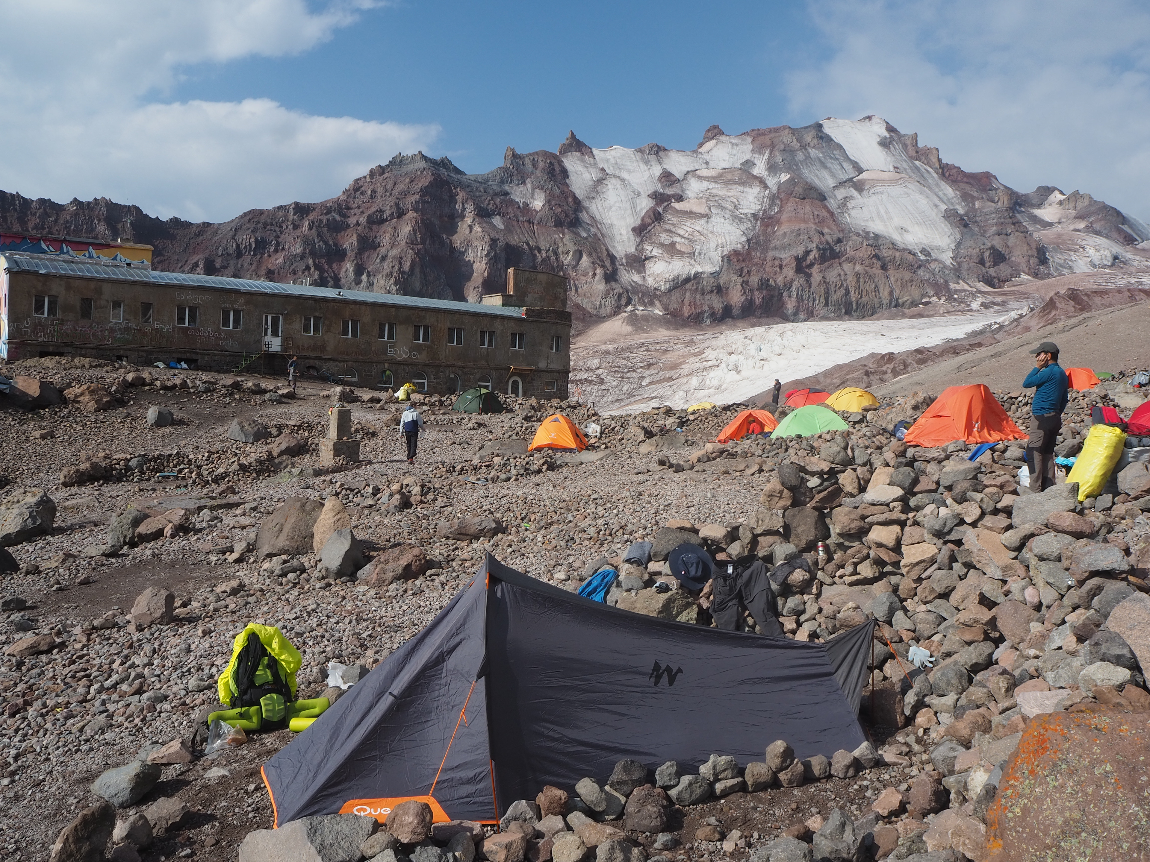 Camp de base du Mont Kazbek
