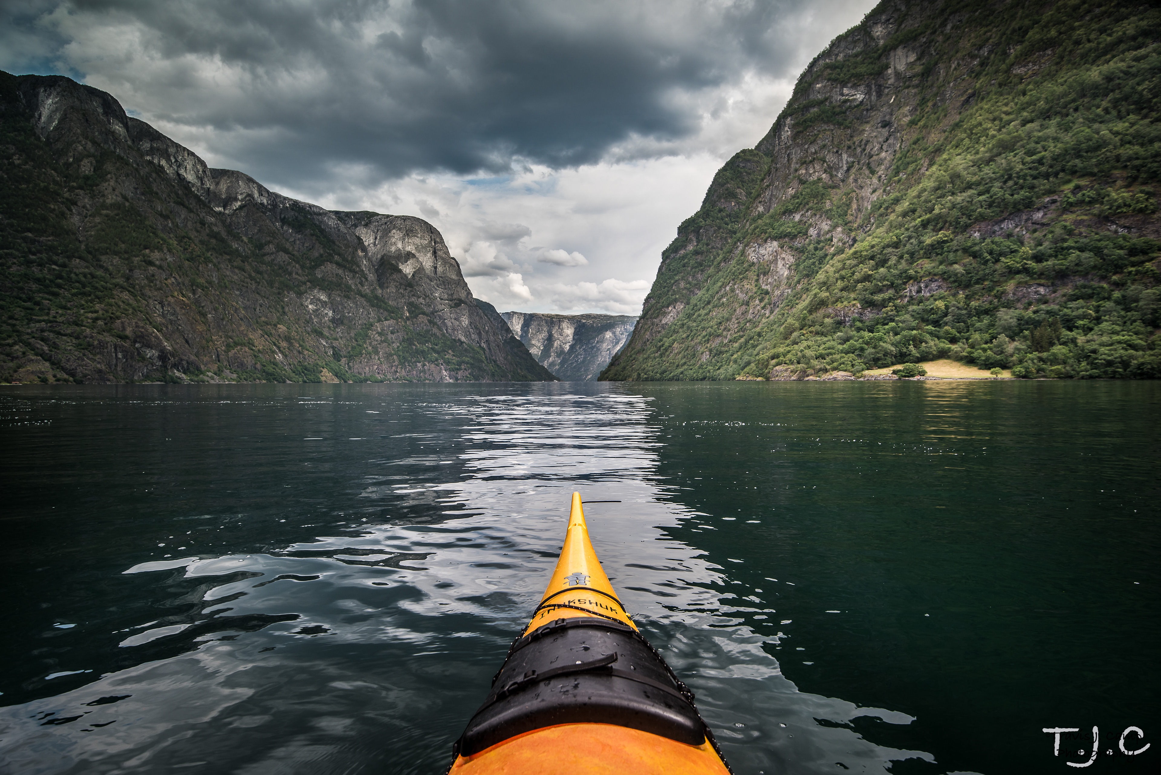 Seakayaking Naeroyfjord, Norway