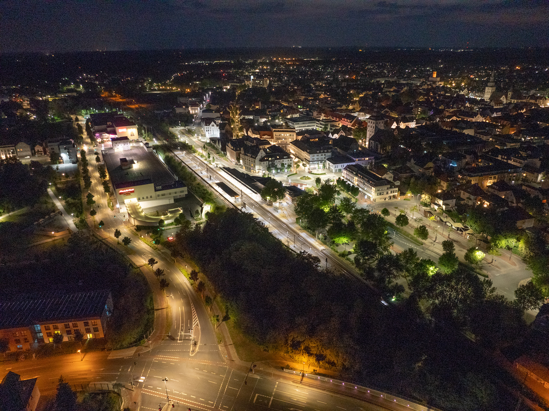Am Bahnhof wird die Nacht zum Tag
