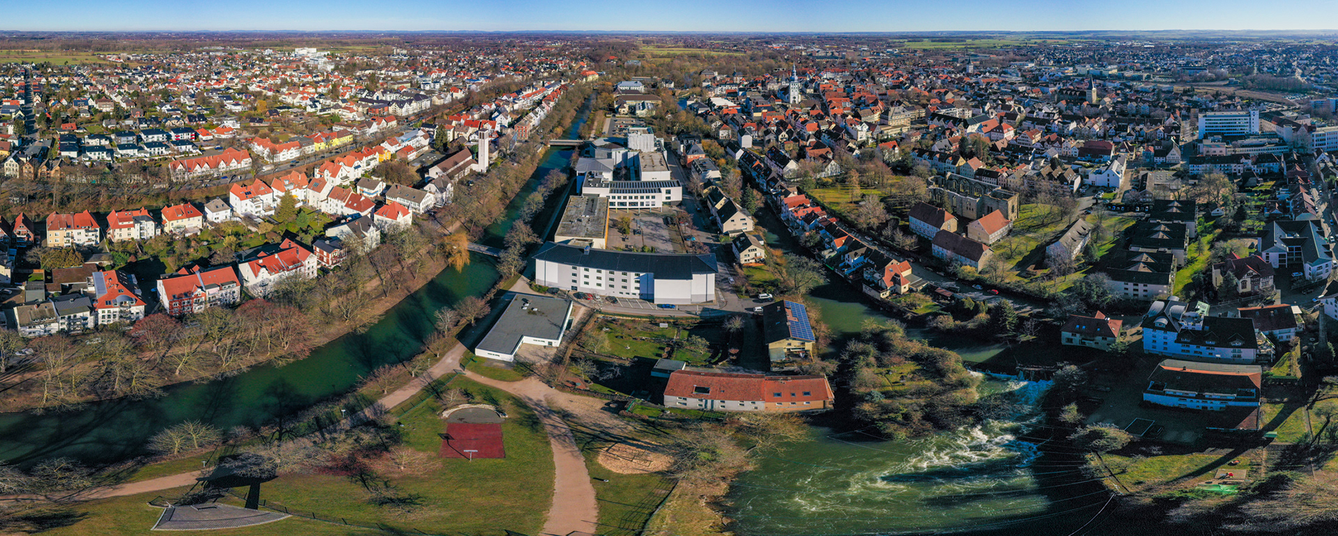 Von der Burgmühle aus Lippeaufwärts - rechts die denkmalgeschützte Ruine der Stiftskirche