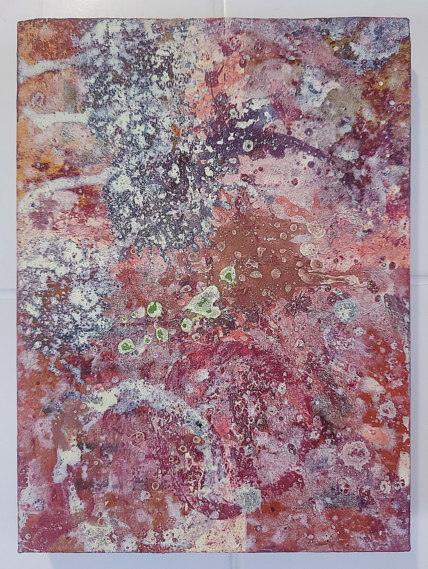 Luxúria floral-frutal, 2025 Série de membranas magmáticas Óleo, acrílica, resina, pó de mica, orvalhos borrifados com cravo sobre tela no chassi 22 × 16 cm ~ 8 2/3 × 6 1/4 in