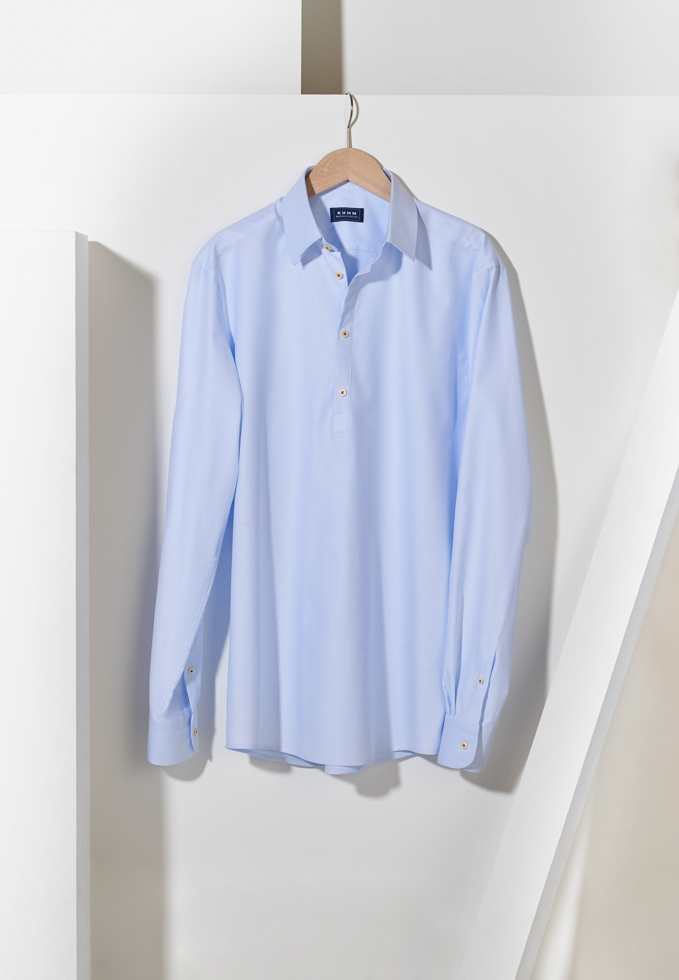 hemd an wand modefotograf produktfotograf köln