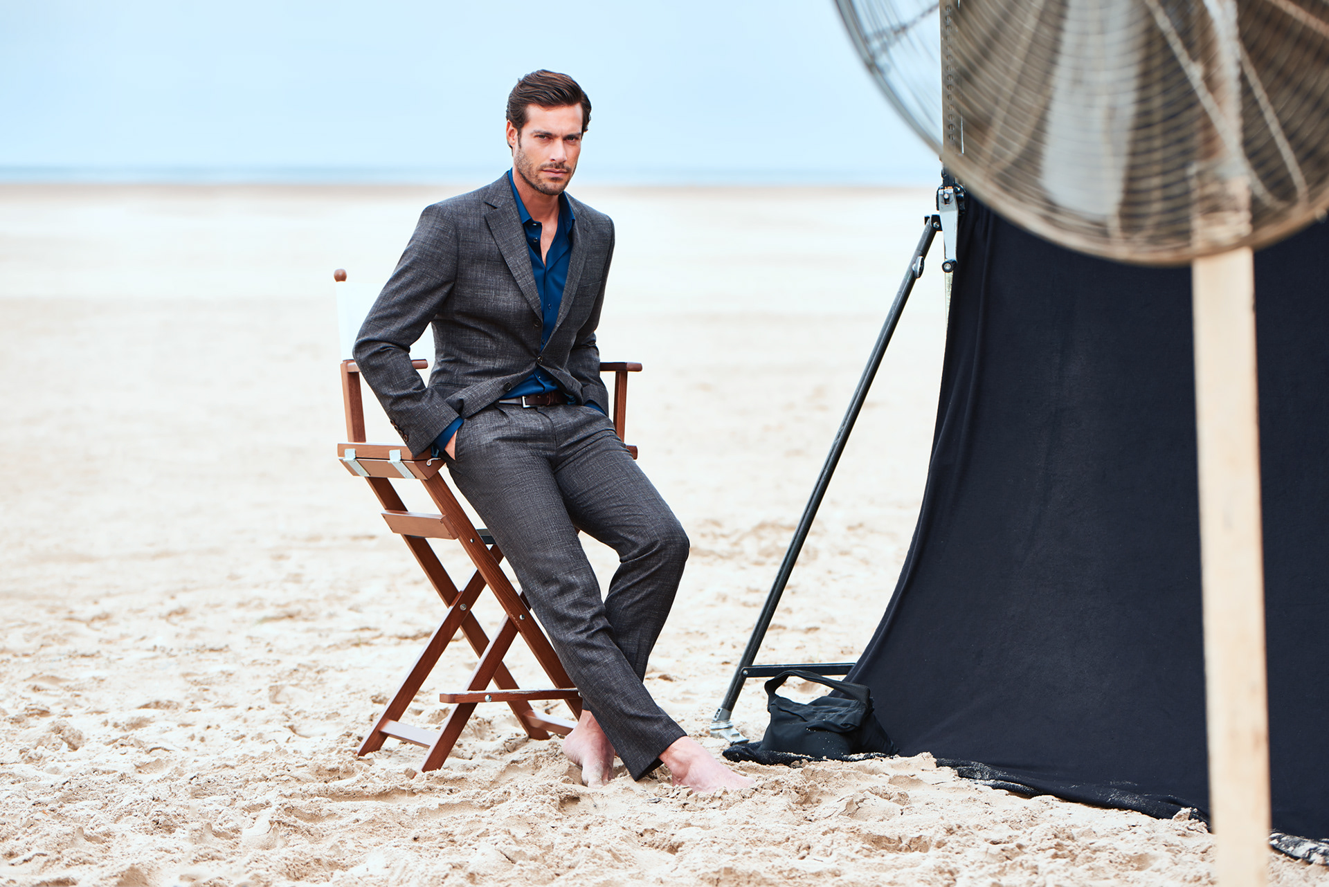 Mode Fotografie Männeranzug am Strand