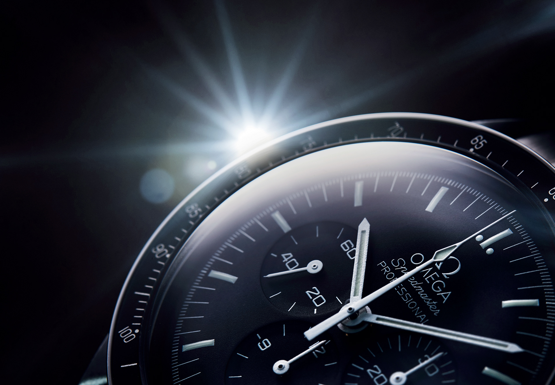 produktfoto einer omega speedmaster im universum