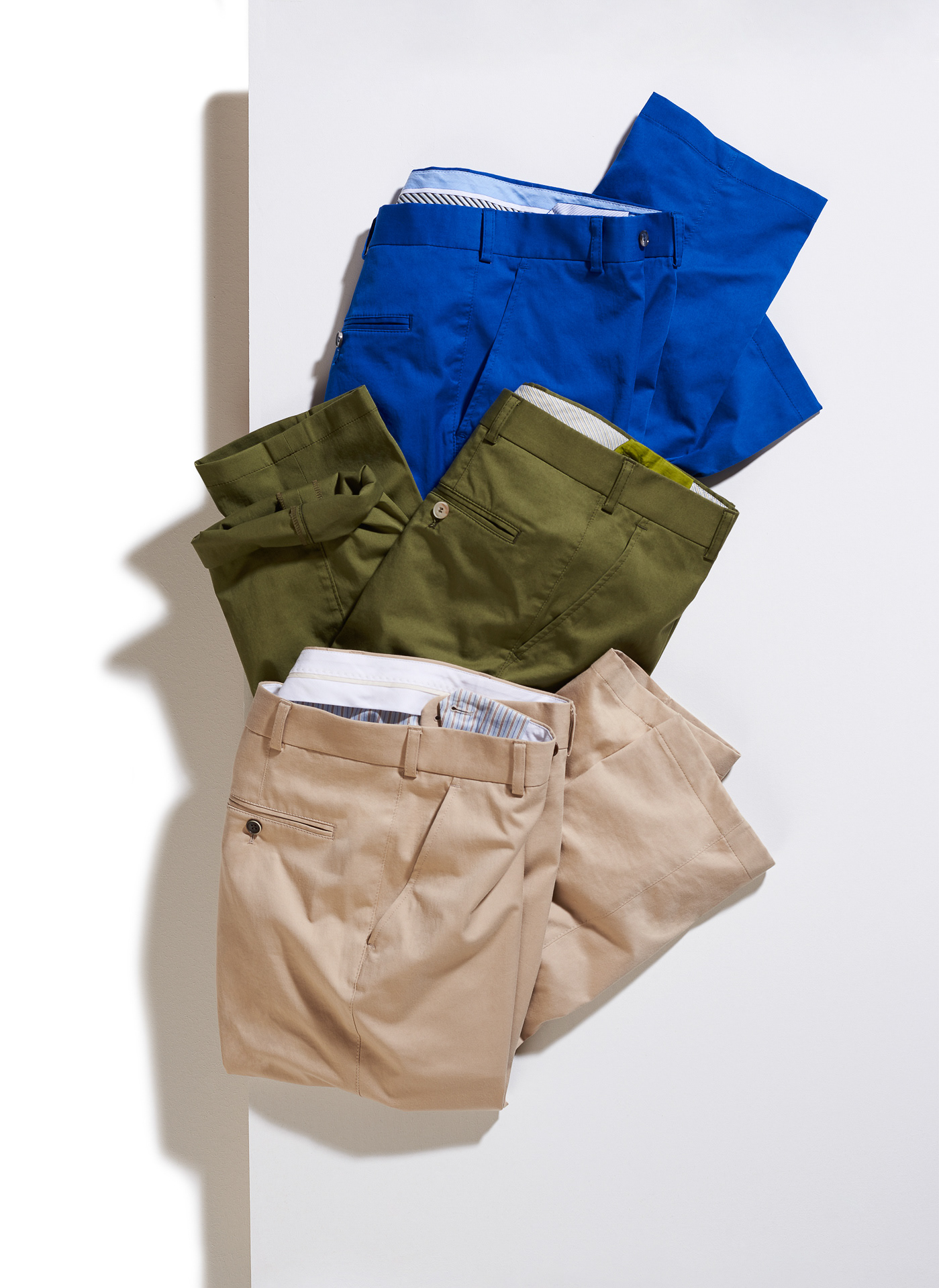 modefotograf produktfotograf köln drei hosen in blau grün beige