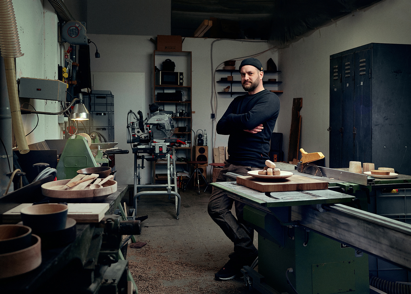 Schreiner in seiner Werkstatt