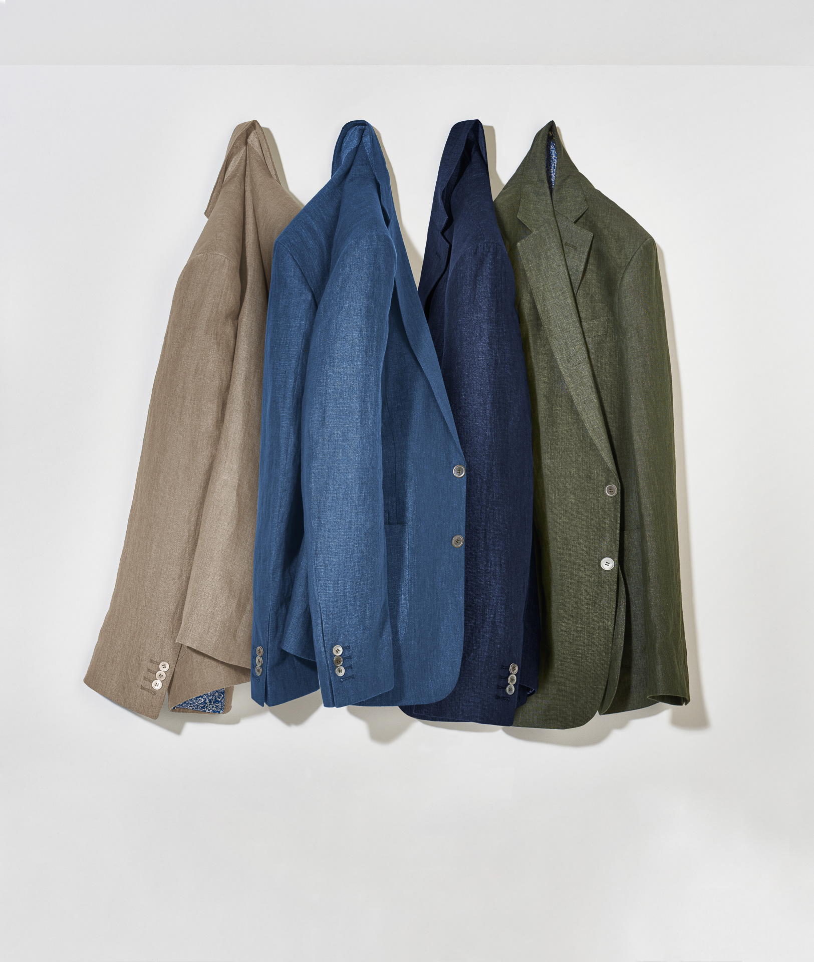 produktfotografie modefotografie köln 4 jacken an wand mit nagel