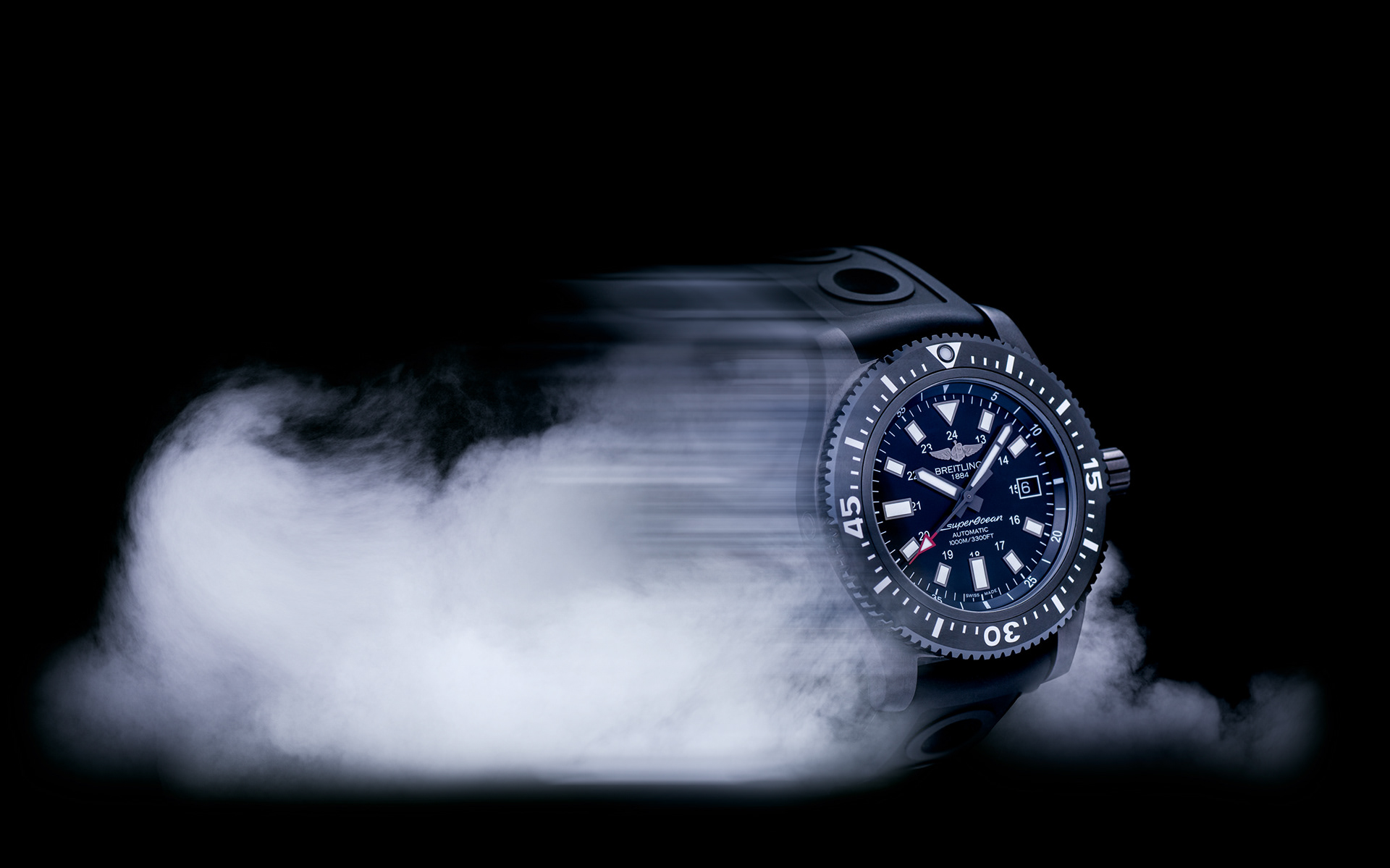 produktfotgrafie einer breitling luxusuhr mit rauch