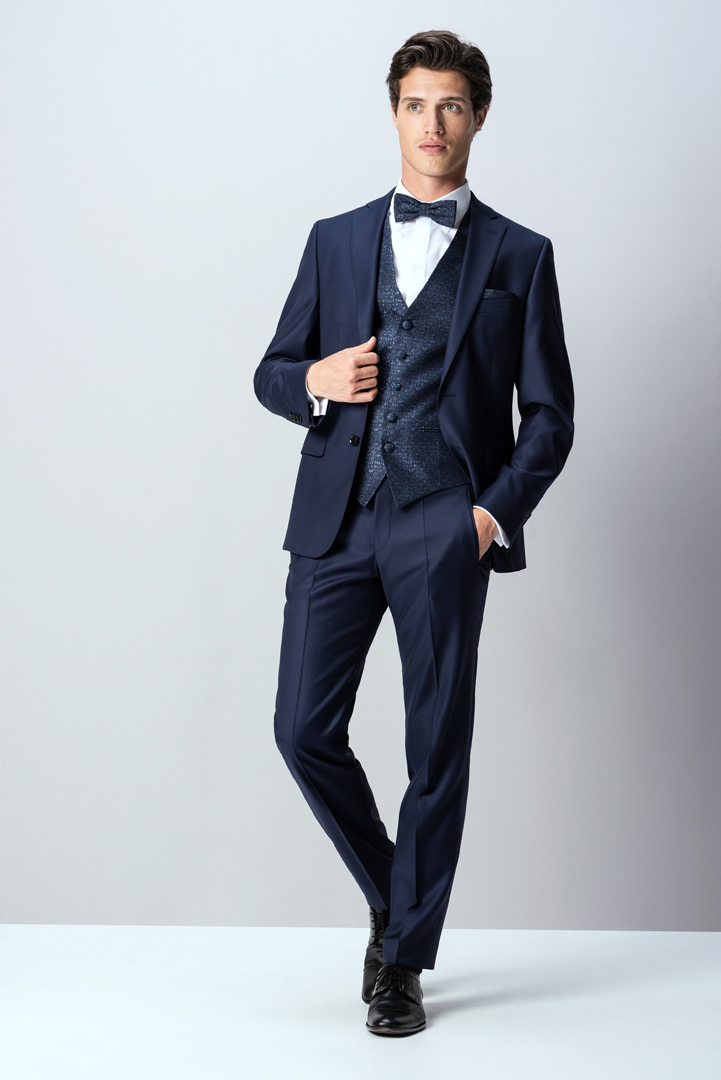 Men in Weddingdress - Mann im Hochzeitsanzug Mode Fotografie Köln Studio