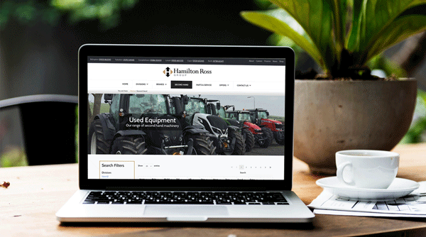 Digital asset design using visual prompts to influence customer engagement.