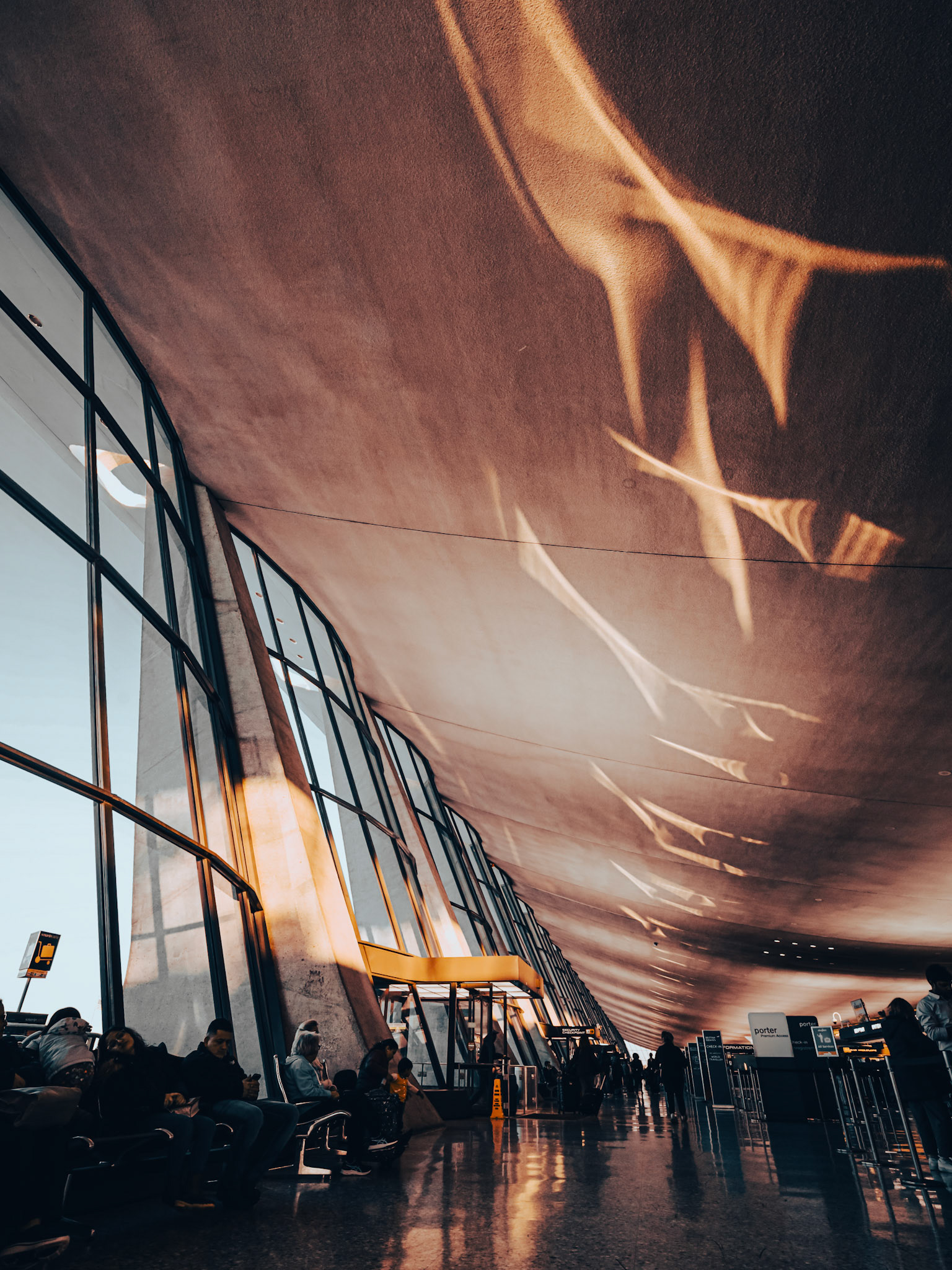 Washington Dulles (IAD), Main Terminal
