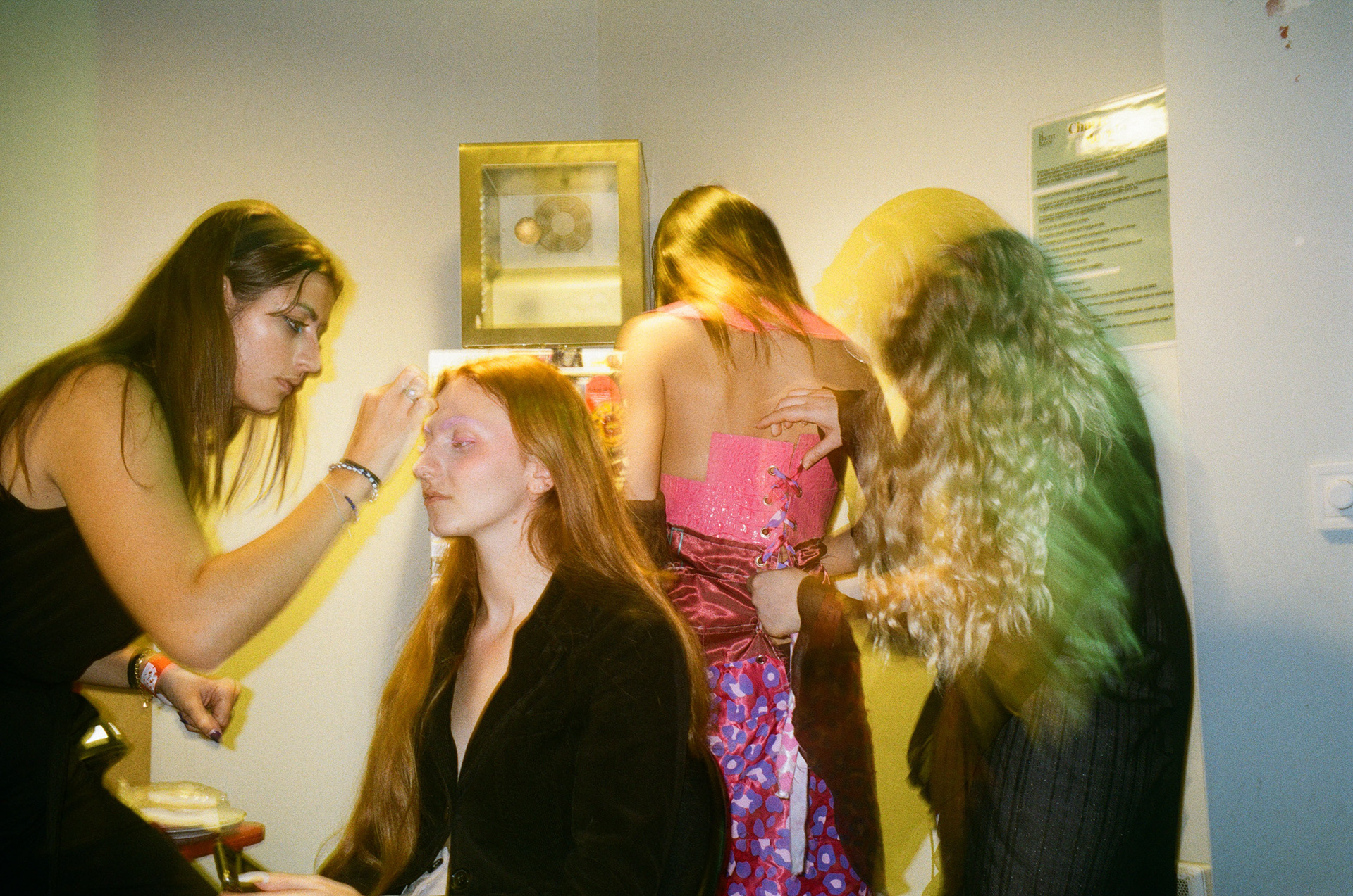 LAURA ARBAULT BACKSTAGE - Paris, France