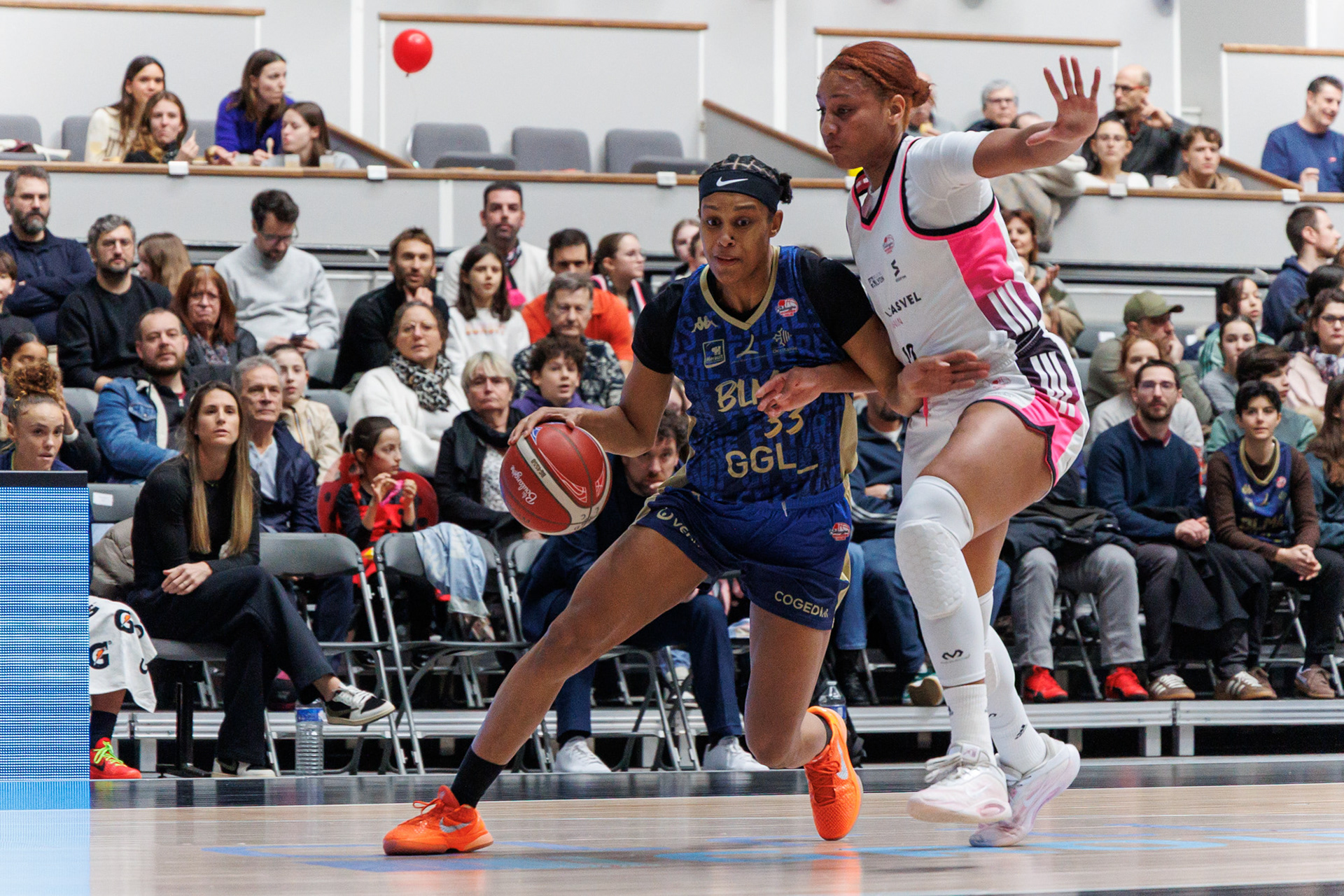 Nell Amgloma, Awa Trasi