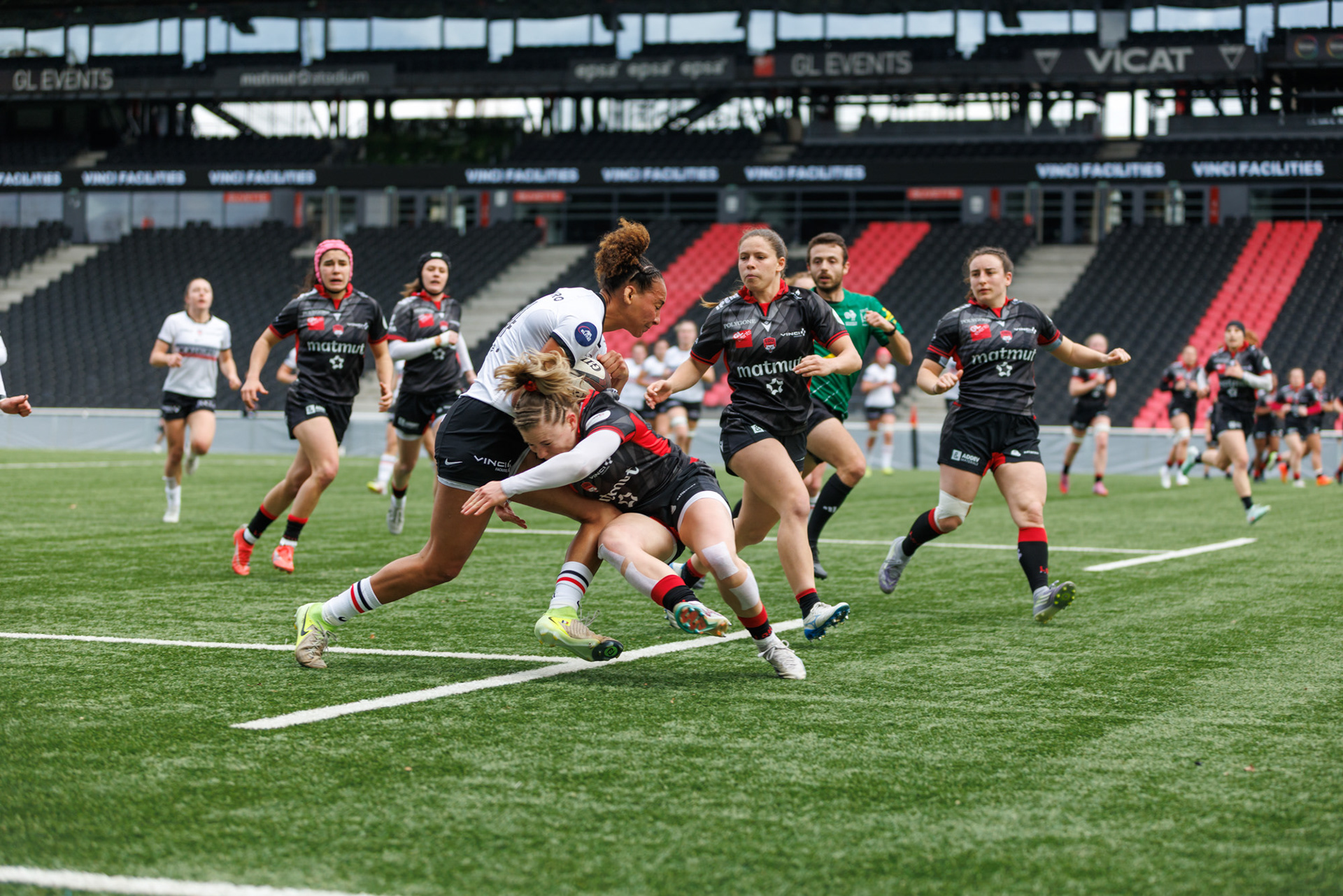 Kelly Arbey, Chloe Jacquet