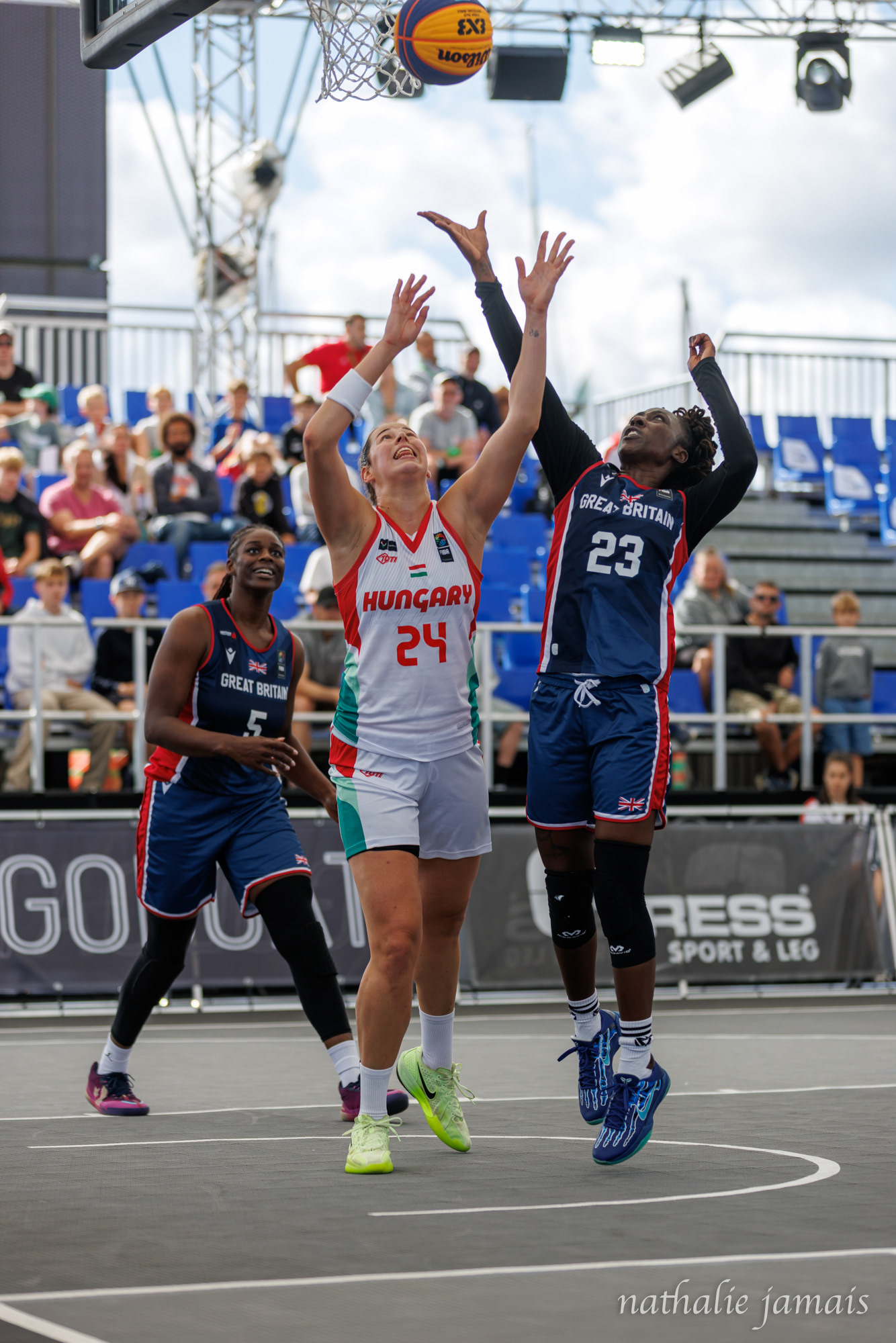 Sydney Wallace (GBR) Gabriella Laufer (HUN)