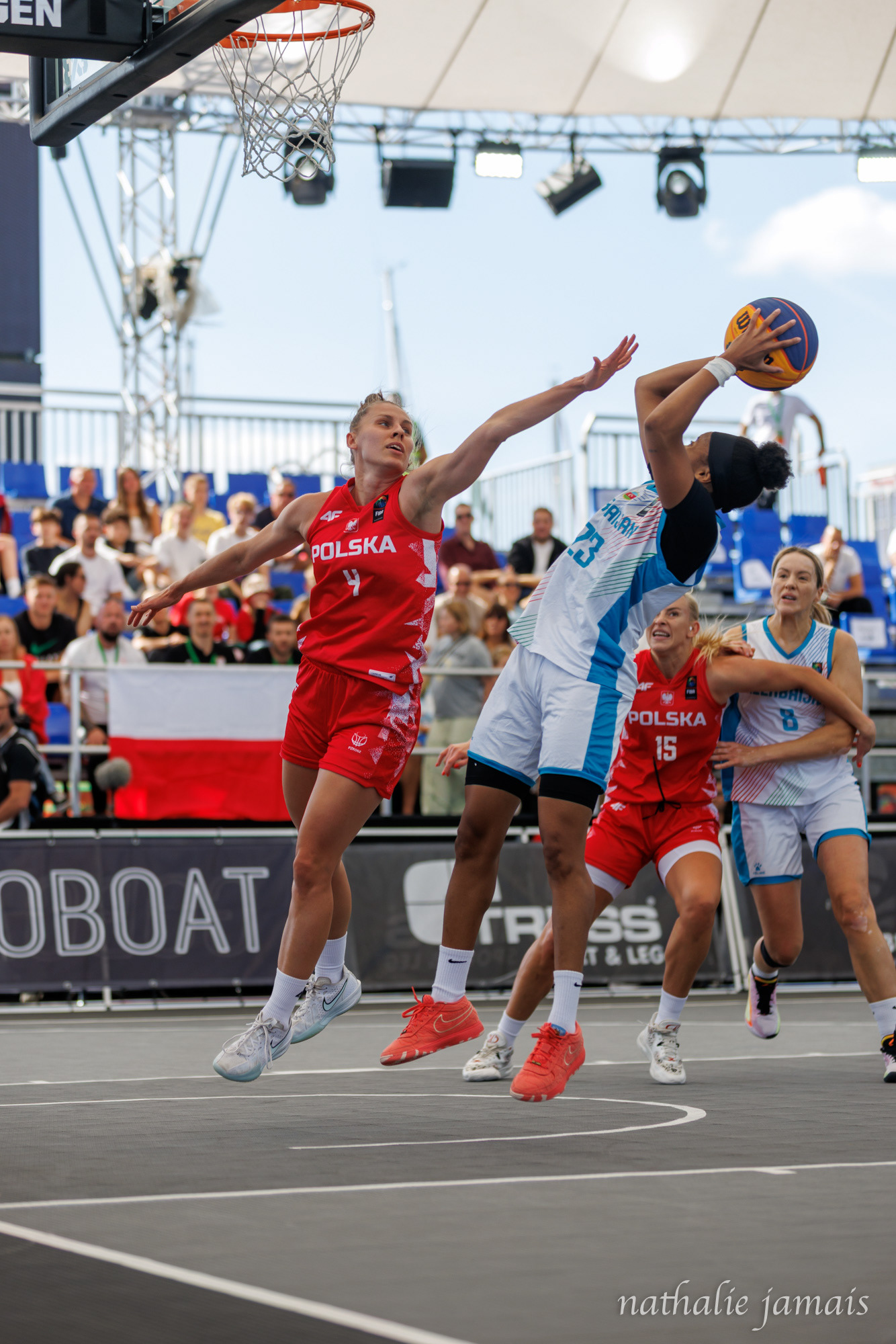 Arica Carter (AZE) Anna Pawlowska (POL)