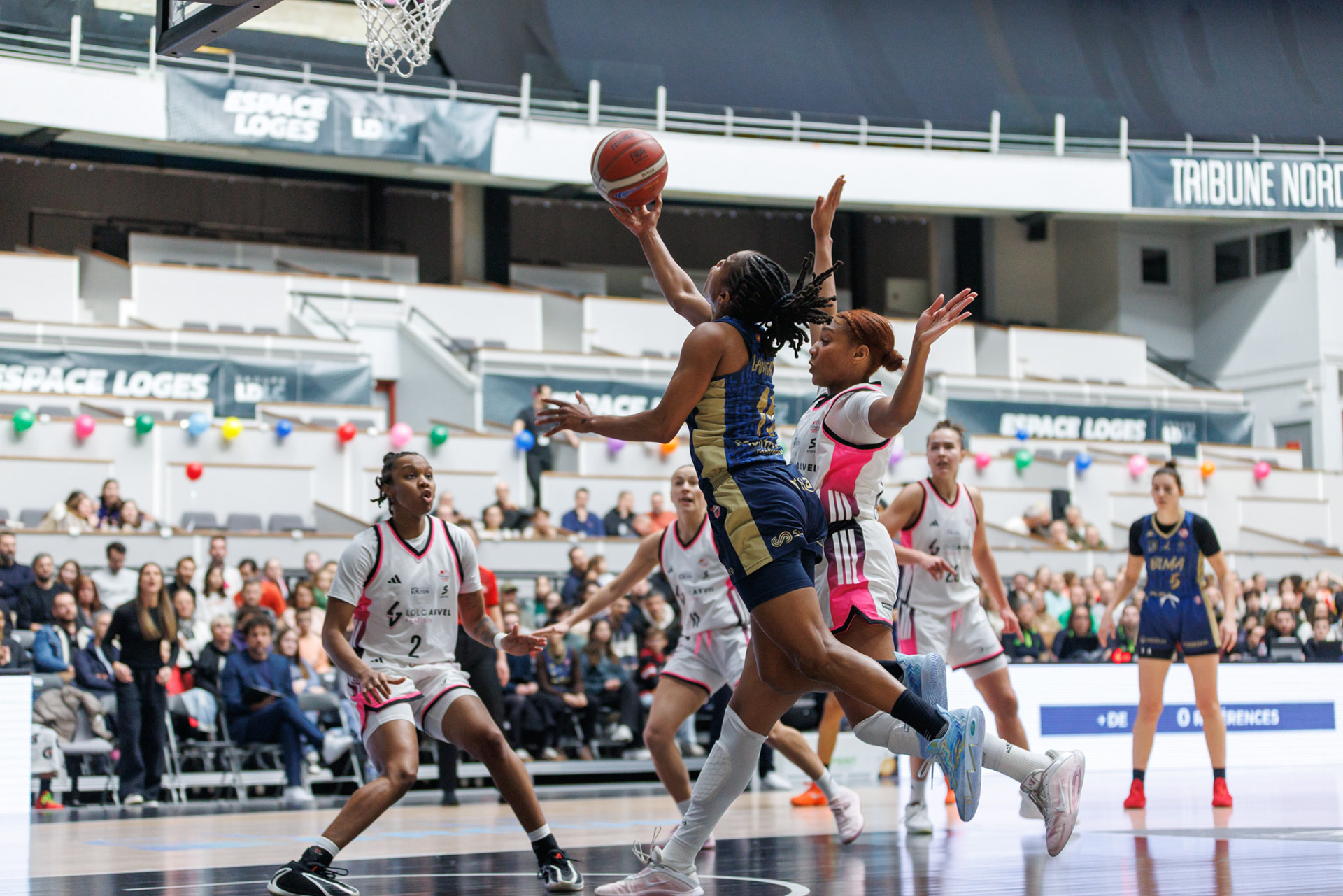 Kira Lambert, Awa Trasi