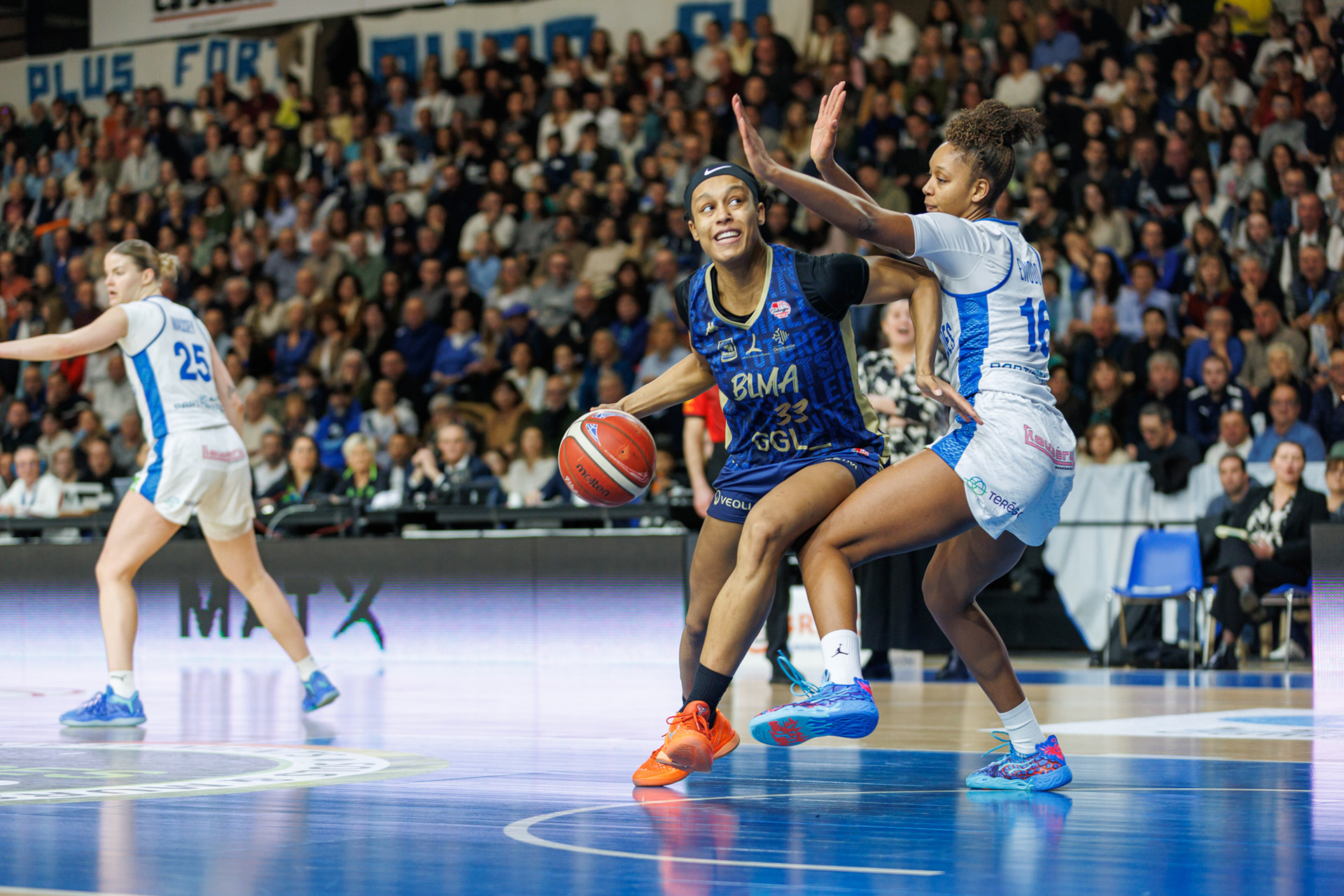 Nell Angloma, Yohana Ewodo