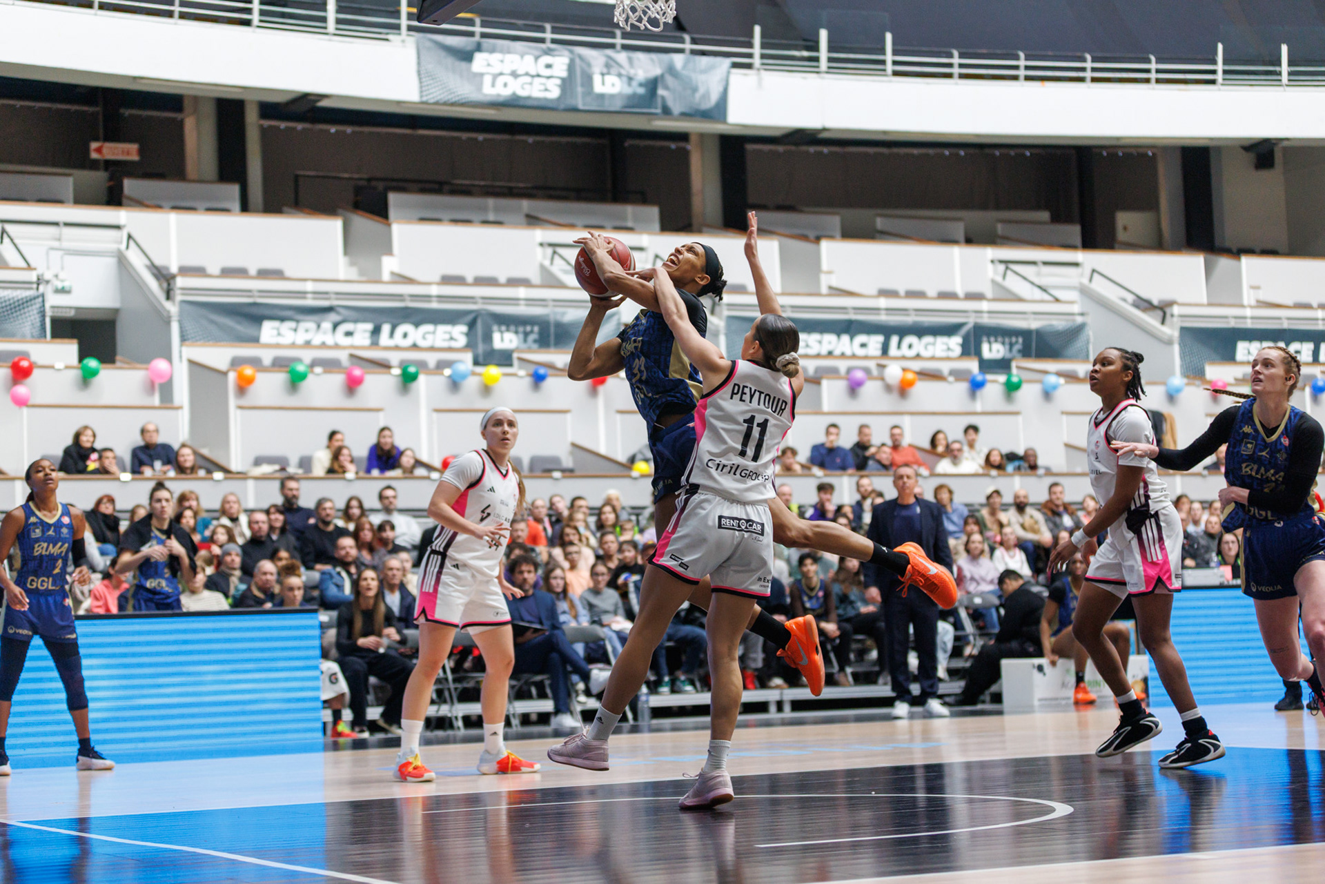 Nell Angloma, Emma Peytour